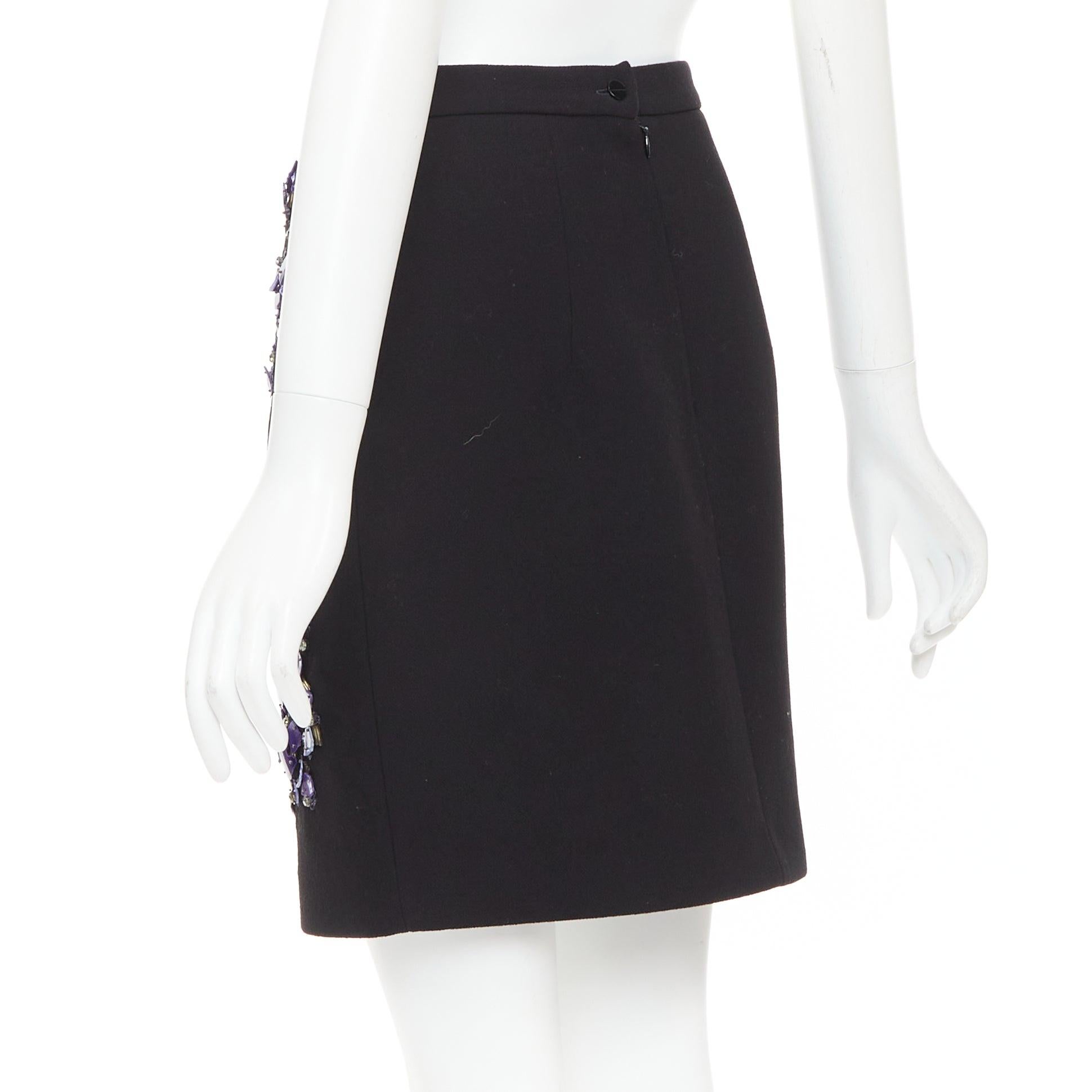 PETER PILOTTO Schurwolle rot lila Perlmutt verzierter Rock UK10 M im Angebot 1