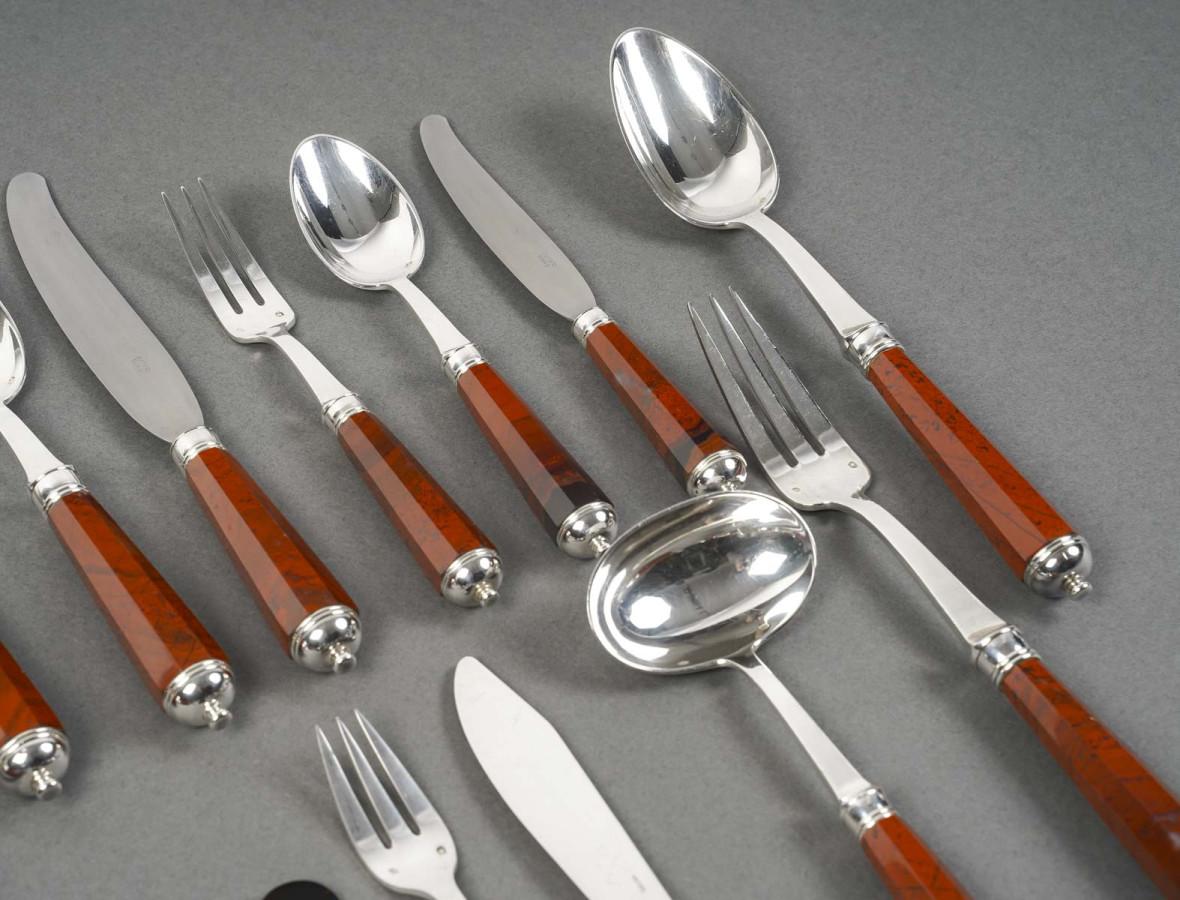 PETER & RAVINET D’ENFERT - 101 Piece solid SILVER CUTLERY SET & BLOODJASPER HAND In Good Condition In SAINT-OUEN-SUR-SEINE, FR