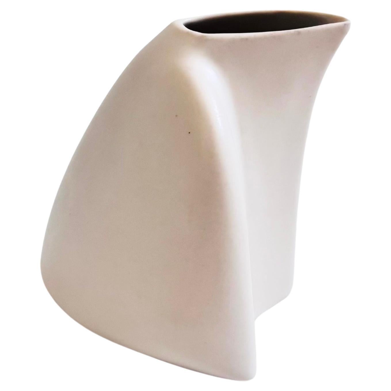 Peter Saenger Sculptural Porcelain Creamer Pitcher en venta