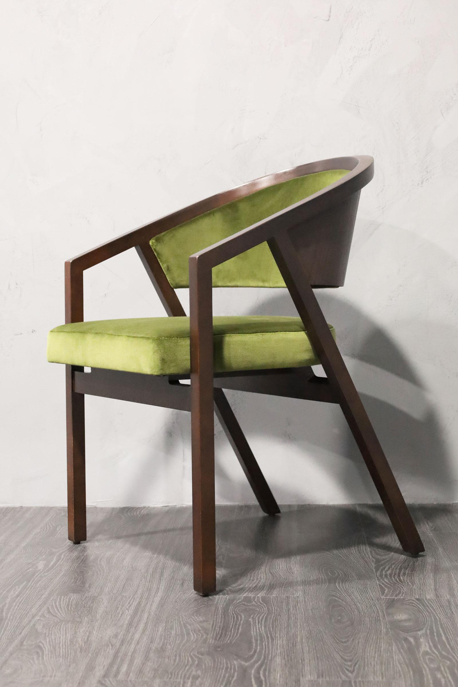 Peter Shelton and Lee Mindel removed mass, tweaked proportions and simplified lines to reinterpret the traditional banker’s chair, creating a contemporary chair that echoes the stance and stature of another era. The chair is exceptionally
