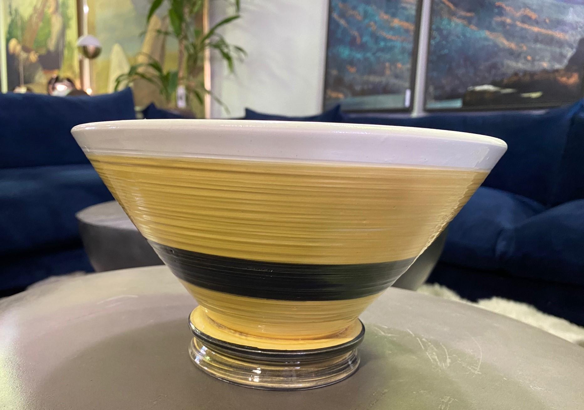Americano Peter Shire Exped firma una grande ciotola in ceramica moderna dipinta a mano in vendita