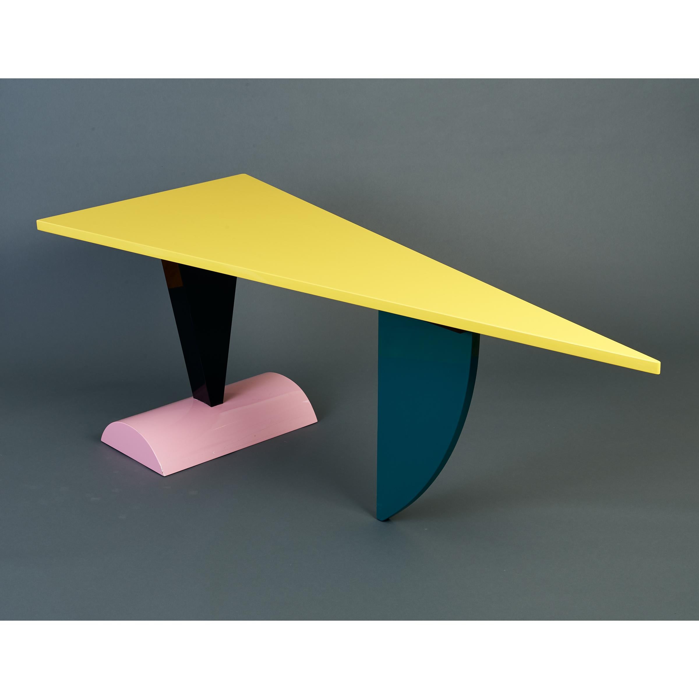Peter Shire: Original Memphis Milano Brazil Table in Lacquered Wood, Italy 1981 (Italienisch) im Angebot