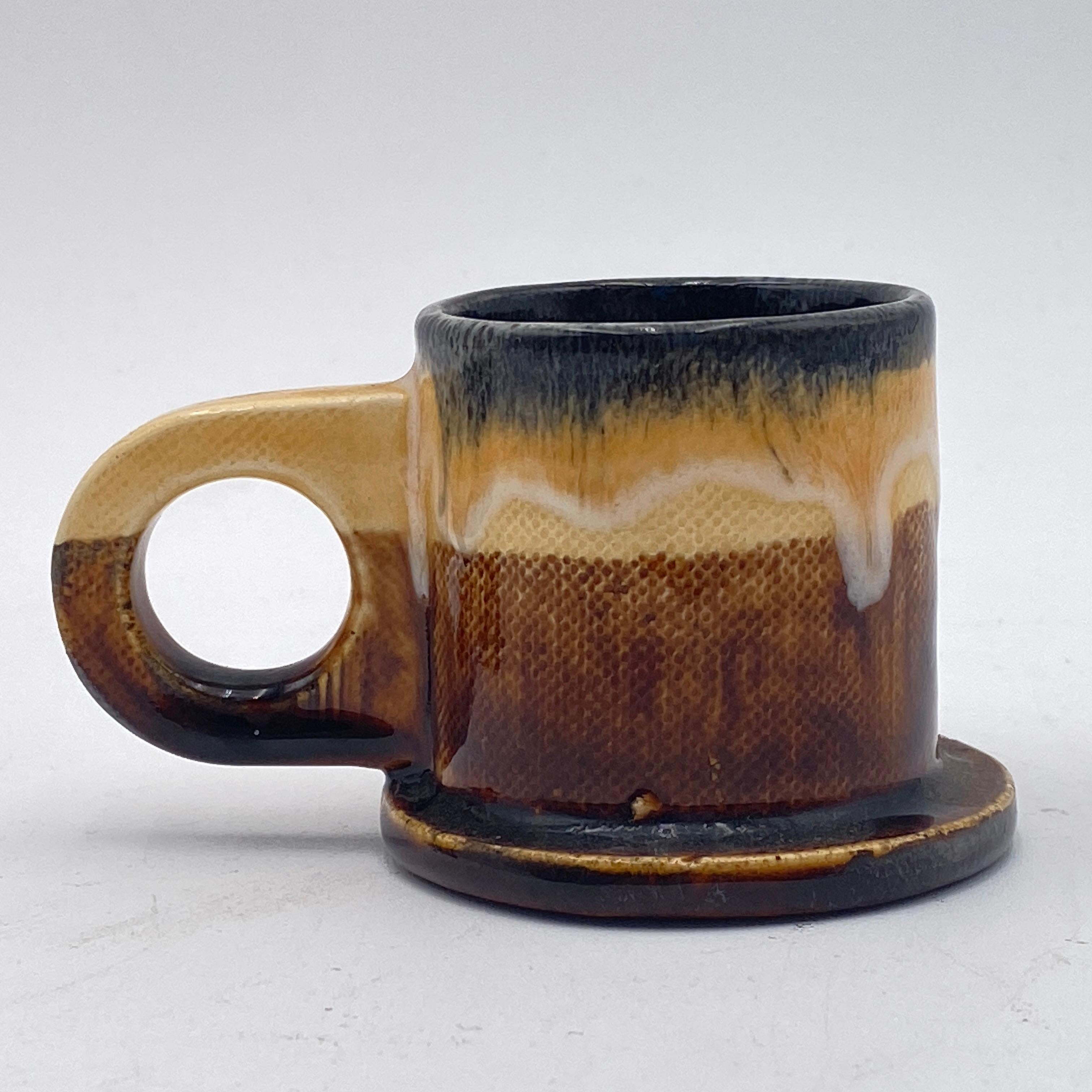 Peter Shire Pair of Memphis Milano Ceramic Espresso Mugs In Good Condition For Sale In San Juan Capistrano, CA