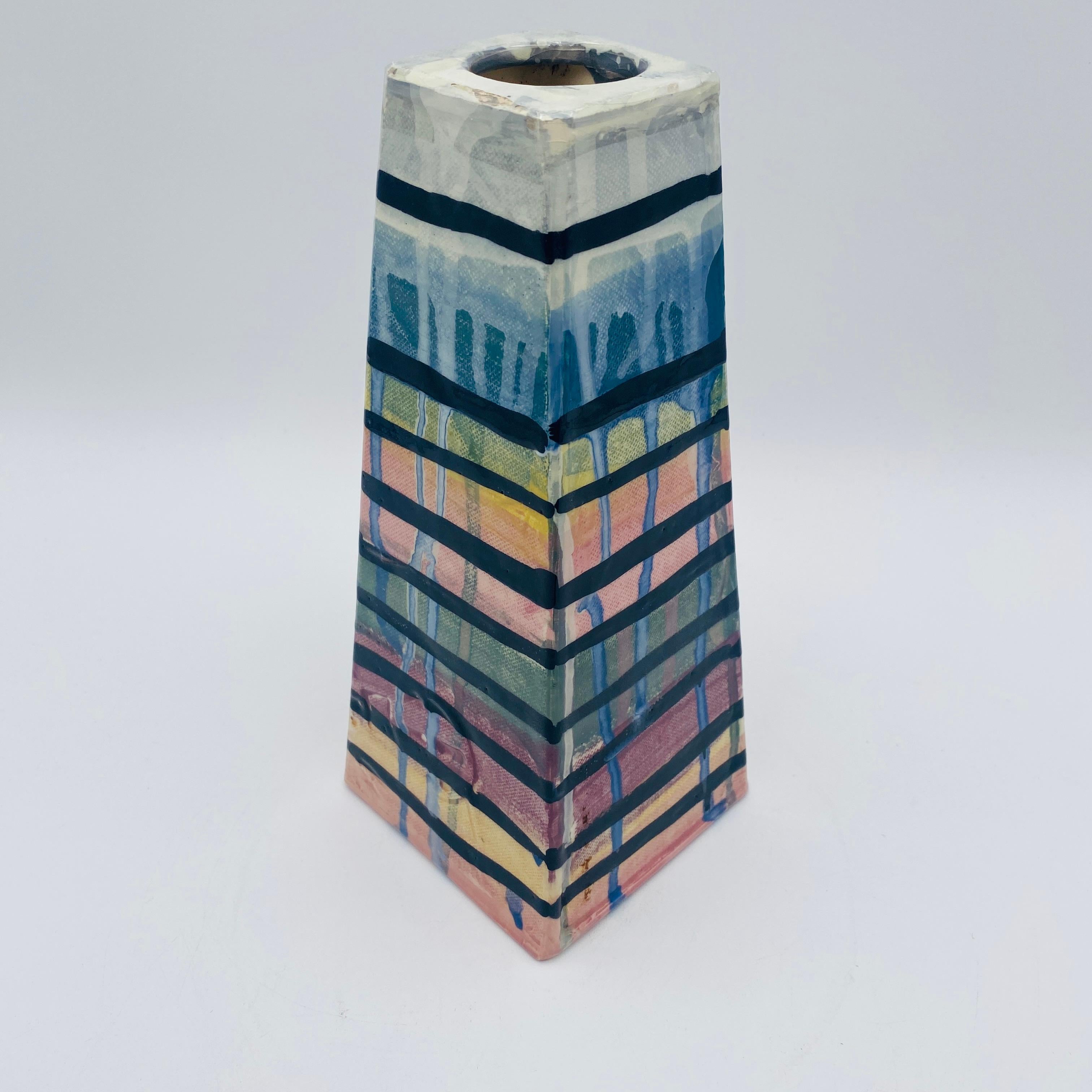 Smaltato Peter Shire Vaso a piramide EXP 2010 in vendita