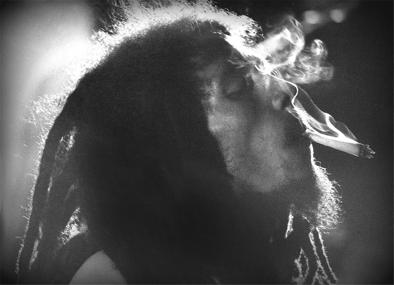 Peter Simon Portrait Photograph - Bob Marley "Smoke"