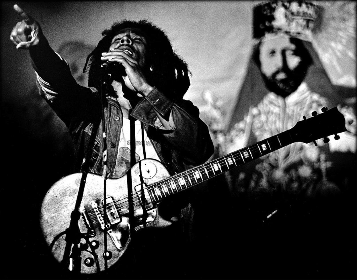Peter Simon Black and White Photograph – Bob Marley, US-Tournee, 1976