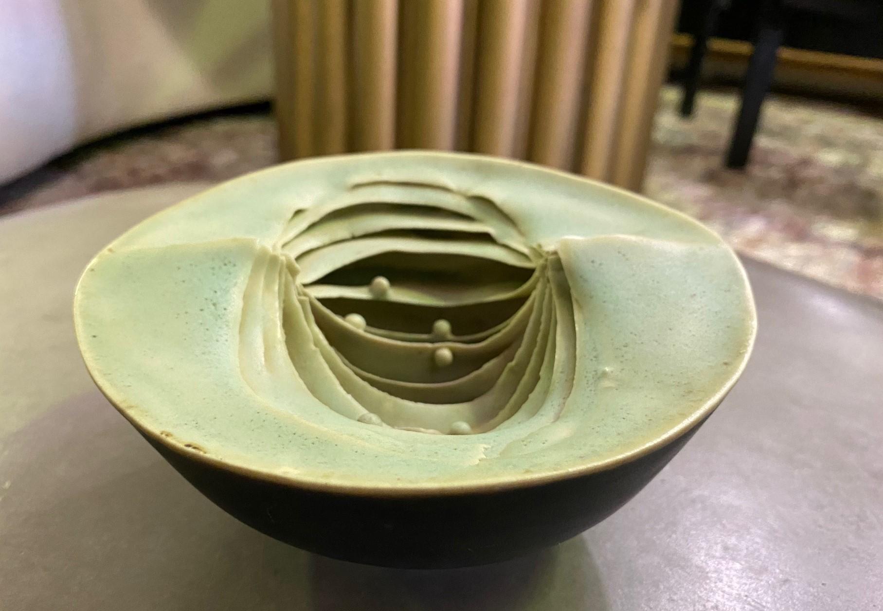 Peter Simpson Signé British Studio Pottery Bowles Organic Nature Form Vessel Bon état - En vente à Studio City, CA