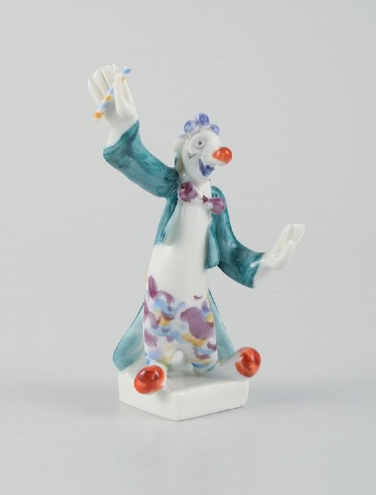 Peter Strang (b.1936) for Meissen. Figure in hand-painted porcelain.
Conductor from the clown orchestra. Model No. 60650.
Late 1900s.
Measurements: H 9.0 cm. x D 5.5 cm. including arms.
In good condition, the conductor's baton has broken off at