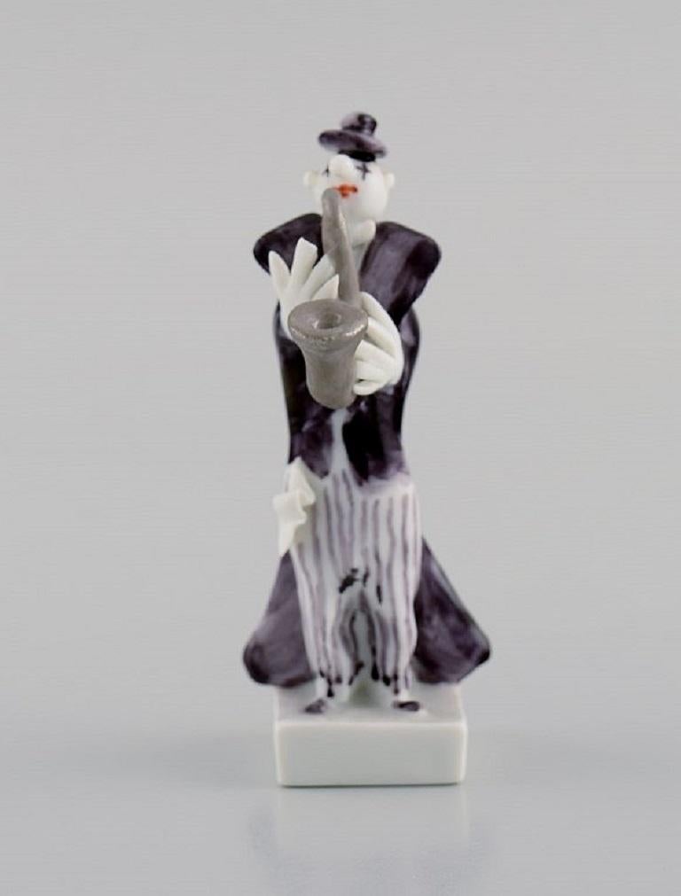 Peter Strang (b.1936) for Meissen. 
Figure in hand-painted porcelain. Saxophonist from the clown orchestra. 
Late 20th century.
Measures: 8 x 3.5 cm.
In excellent condition.
Stamped.
1st factory quality.
