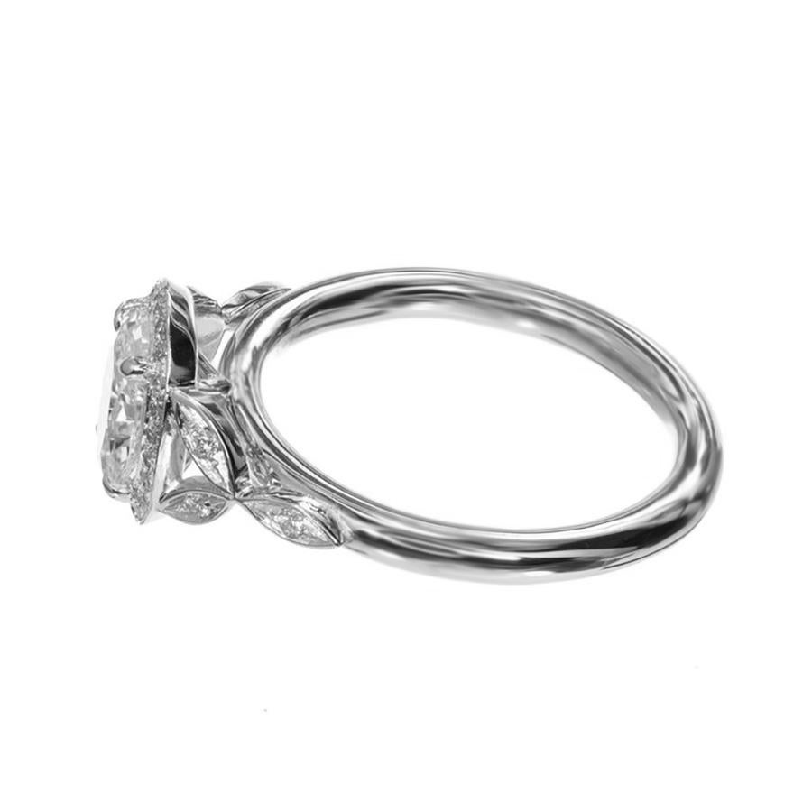 Peter Suchy Anello di fidanzamento in platino con diamante ovale aureolato da 1,01 carati in vendita 2