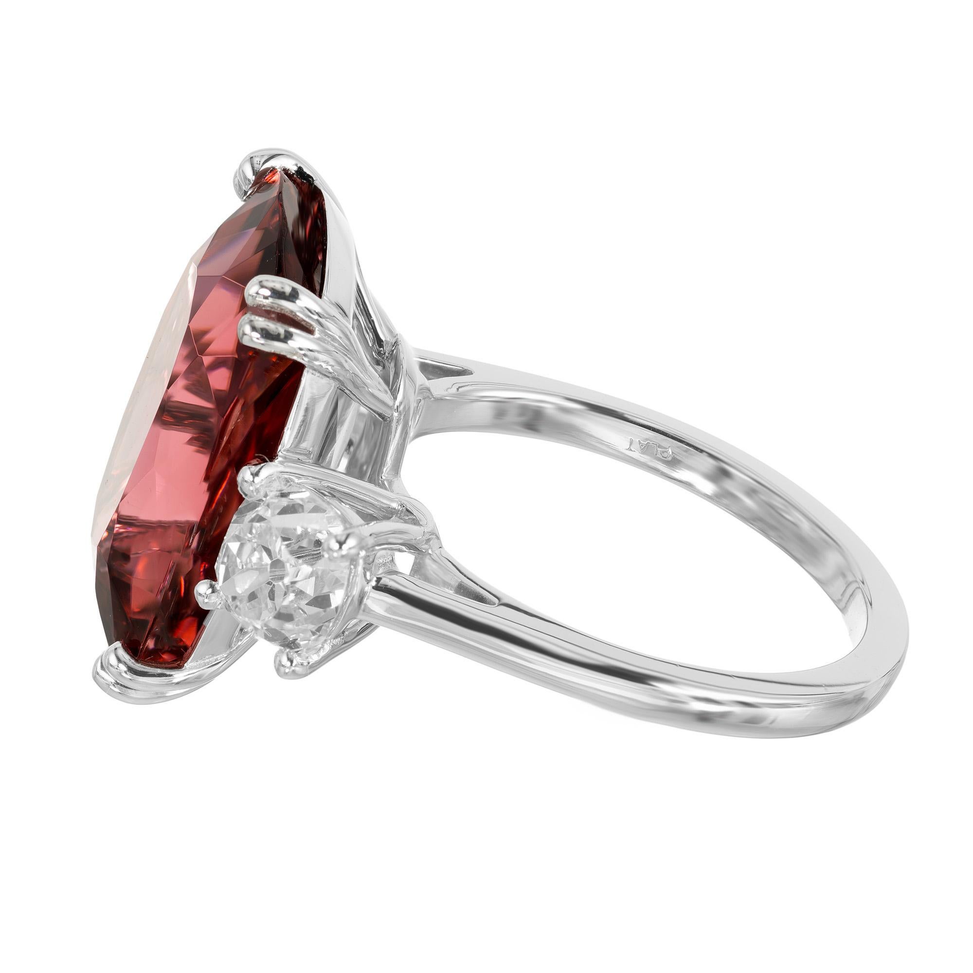 Peter Suchy Anello di fidanzamento in platino con tormalina a cuscino e diamante da 10,81 carati In condizioni Nuovo in vendita a Stamford, CT