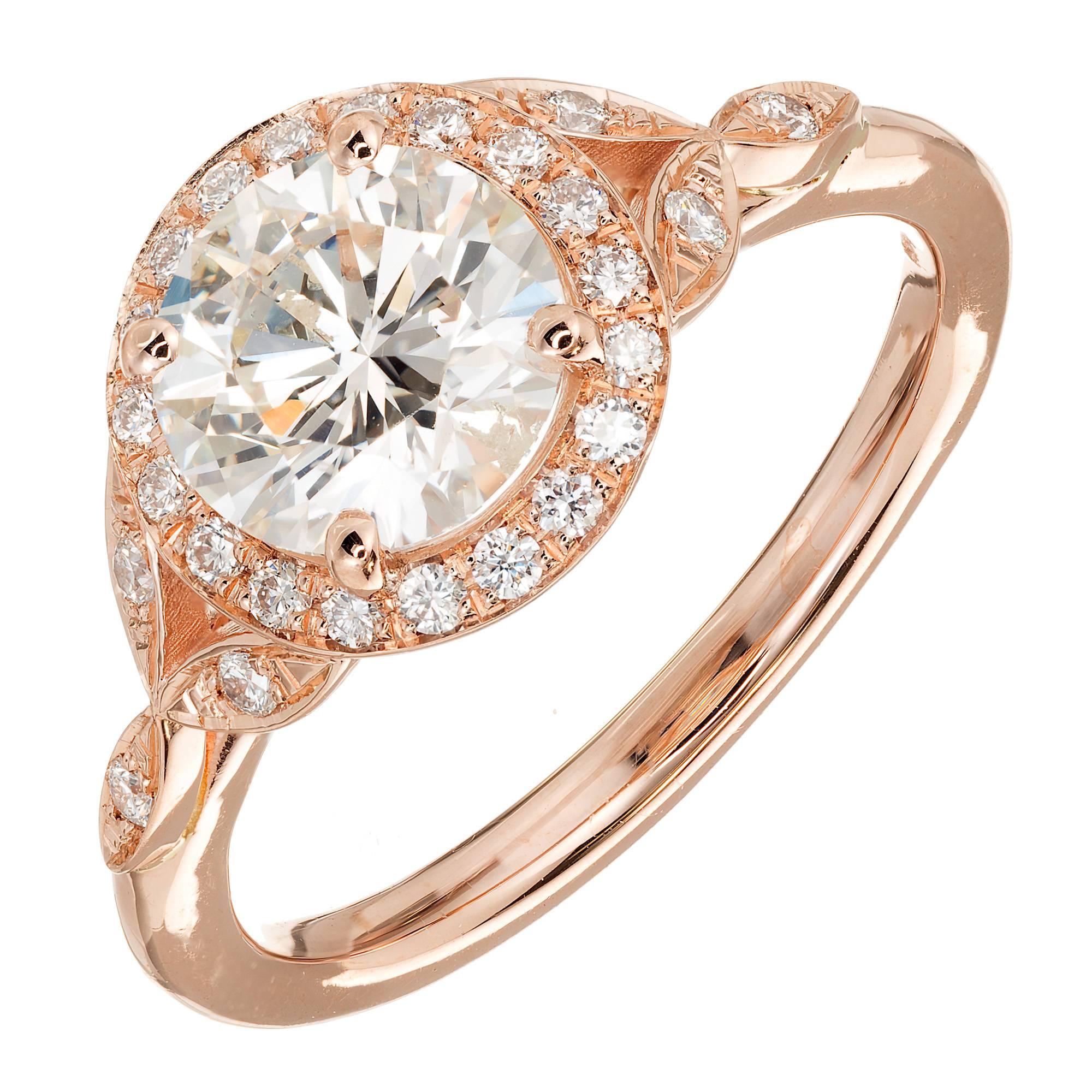 Bague de fiançailles Peter Suchy en or avec halo de diamants ronds de 1,37 carat certifiés GIA en vente