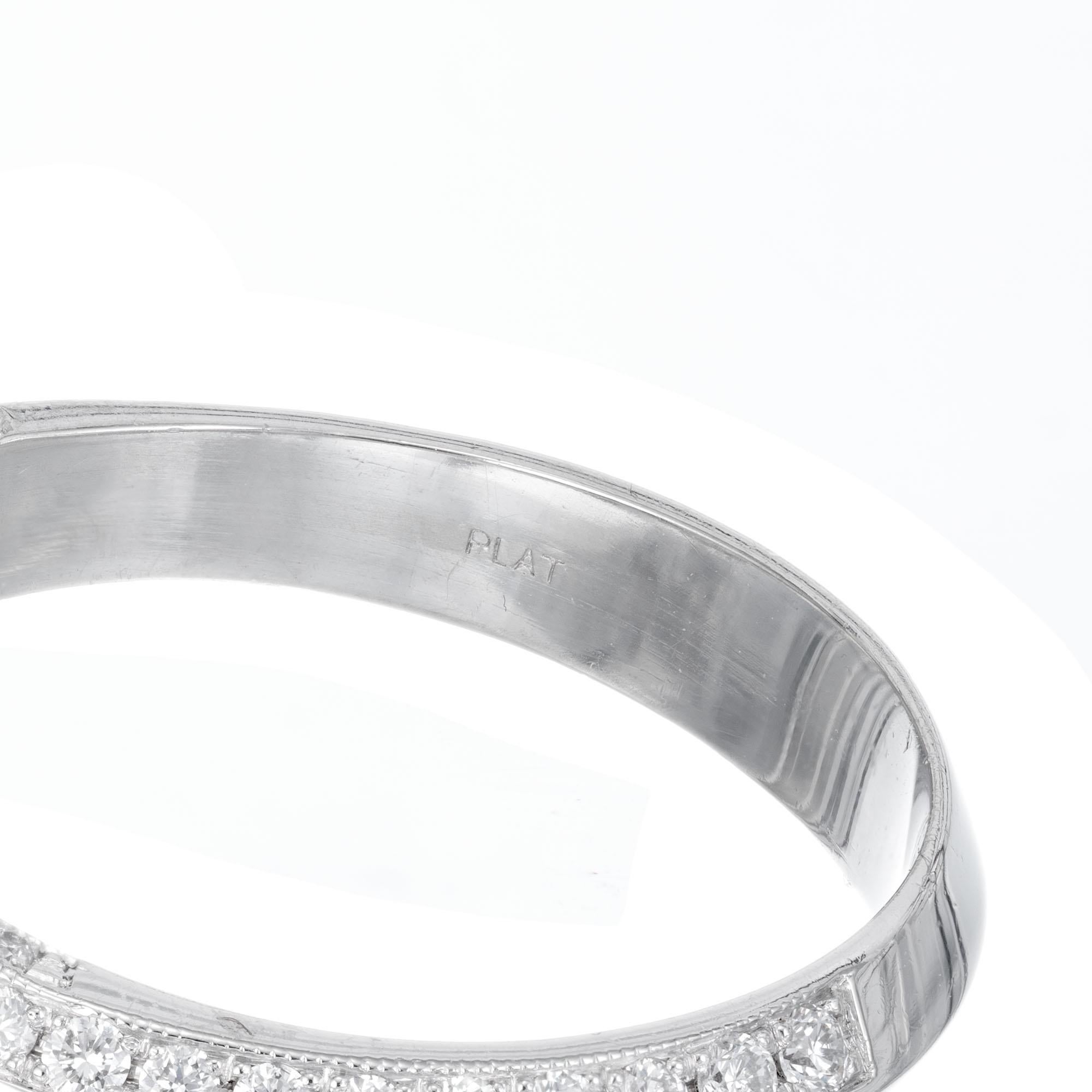 Bague de fiançailles Peter Suchy en platine avec halo de diamants 1,55 carat en vente 2