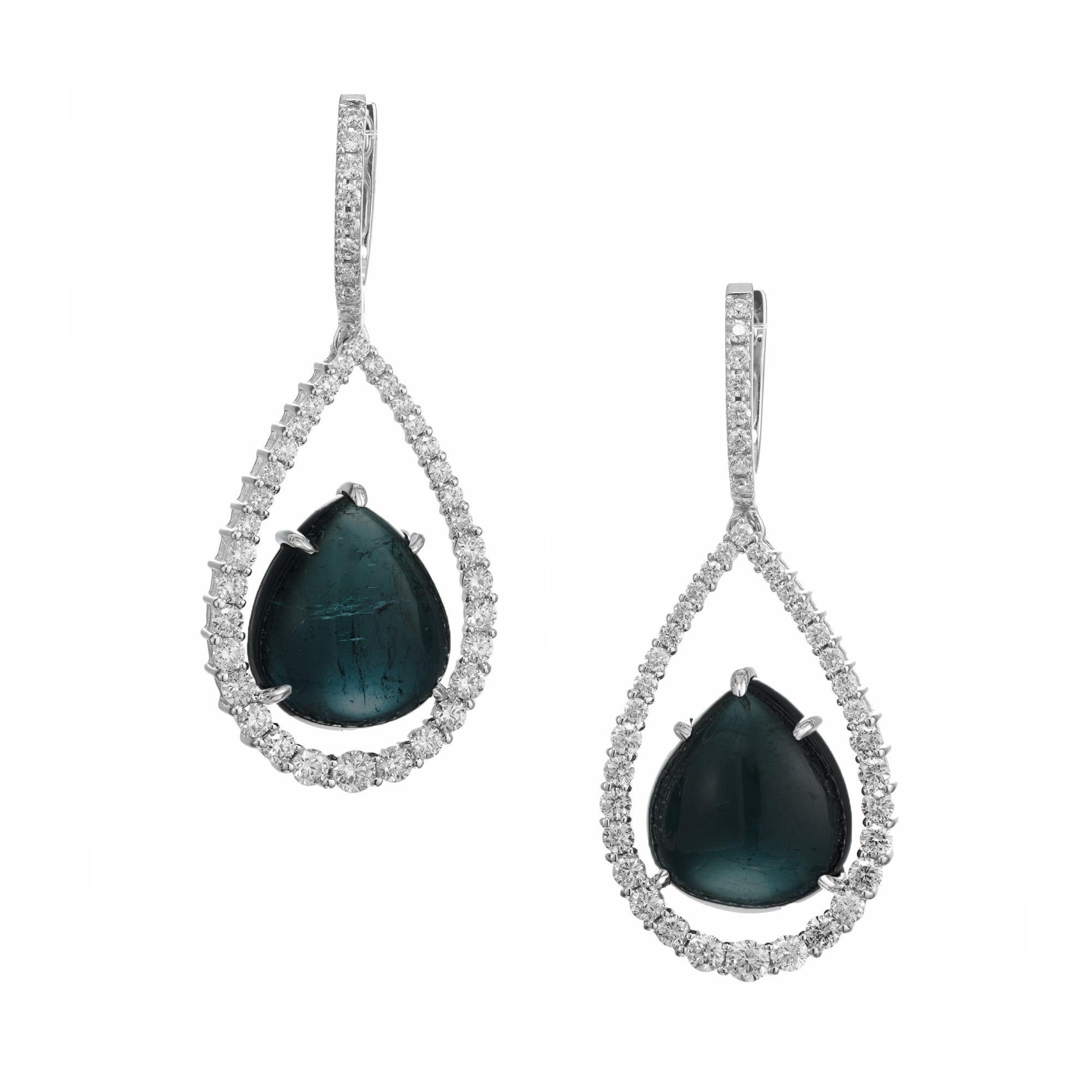 Cabochon Peter Suchy Orecchini pendenti in oro con tormalina blu cabochon da 15,84 carati e diamanti in vendita