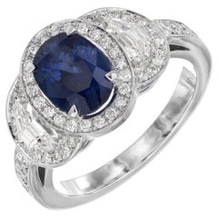 Peter Suchy Anello di fidanzamento in platino con zaffiro e diamante aureolato da 1,89 carati