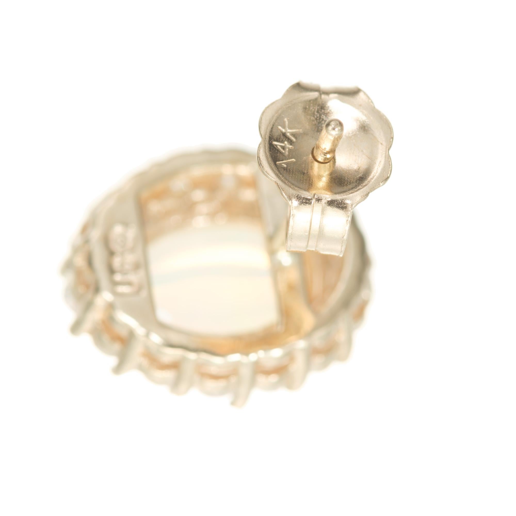 Gelbgold-Ohrringe mit 0,91 Karat Opal-Diamant-Halo von Peter Suchy Damen