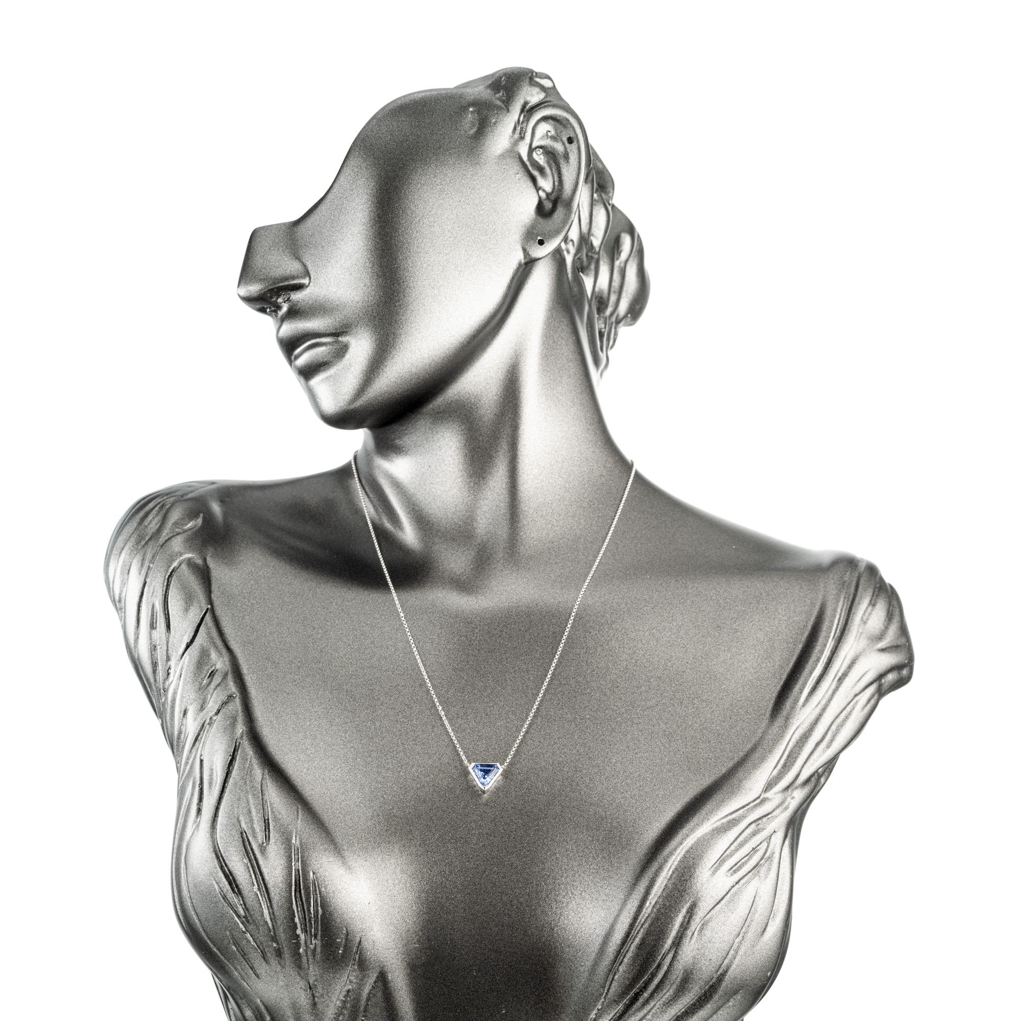 Peter Suchy 2.05 Carat Triangular Blue Sapphire White Gold Pendant Necklace For Sale 2