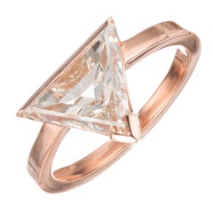 Bague de fiançailles triangulaire moderne en or rose avec diamants de 2,12 carats de Peter Suchy