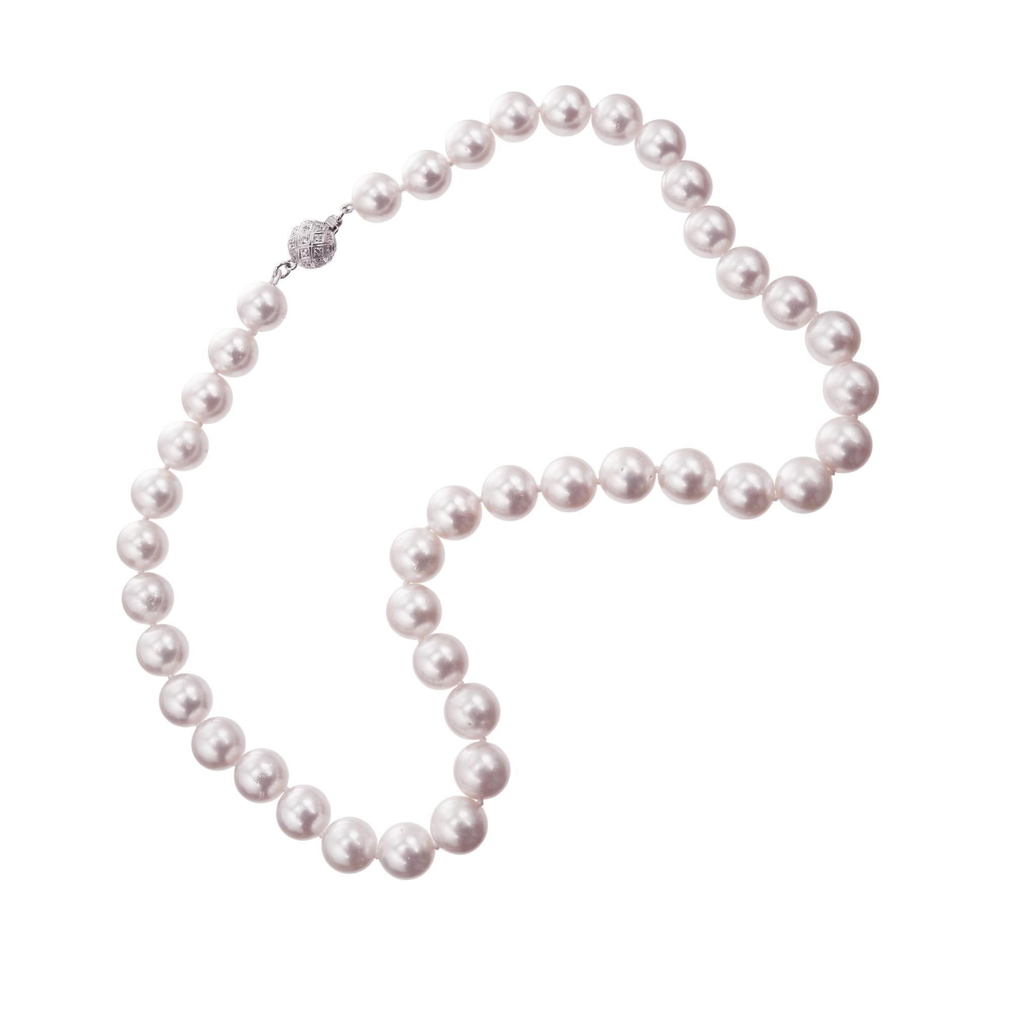 Taglio rotondo Peter Suchy: collana di perle con chiusura a diamante da 0,25 carati in vendita