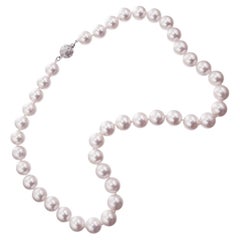 Peter Suchy: collana di perle con chiusura a diamante da 0,25 carati