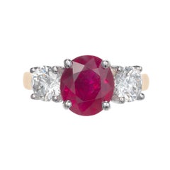 Peter Suchy Bague de fiançailles à trois pierres en or avec diamants et rubis ovale de 3,16 carats