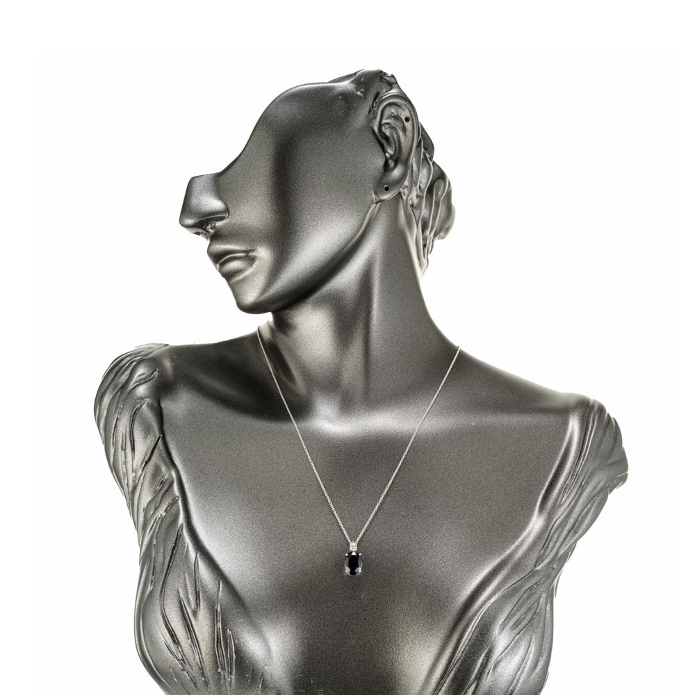 Peter Suchy Collier pendentif en or blanc avec saphir ovale de 3,51 carats et diamants  Pour femmes en vente