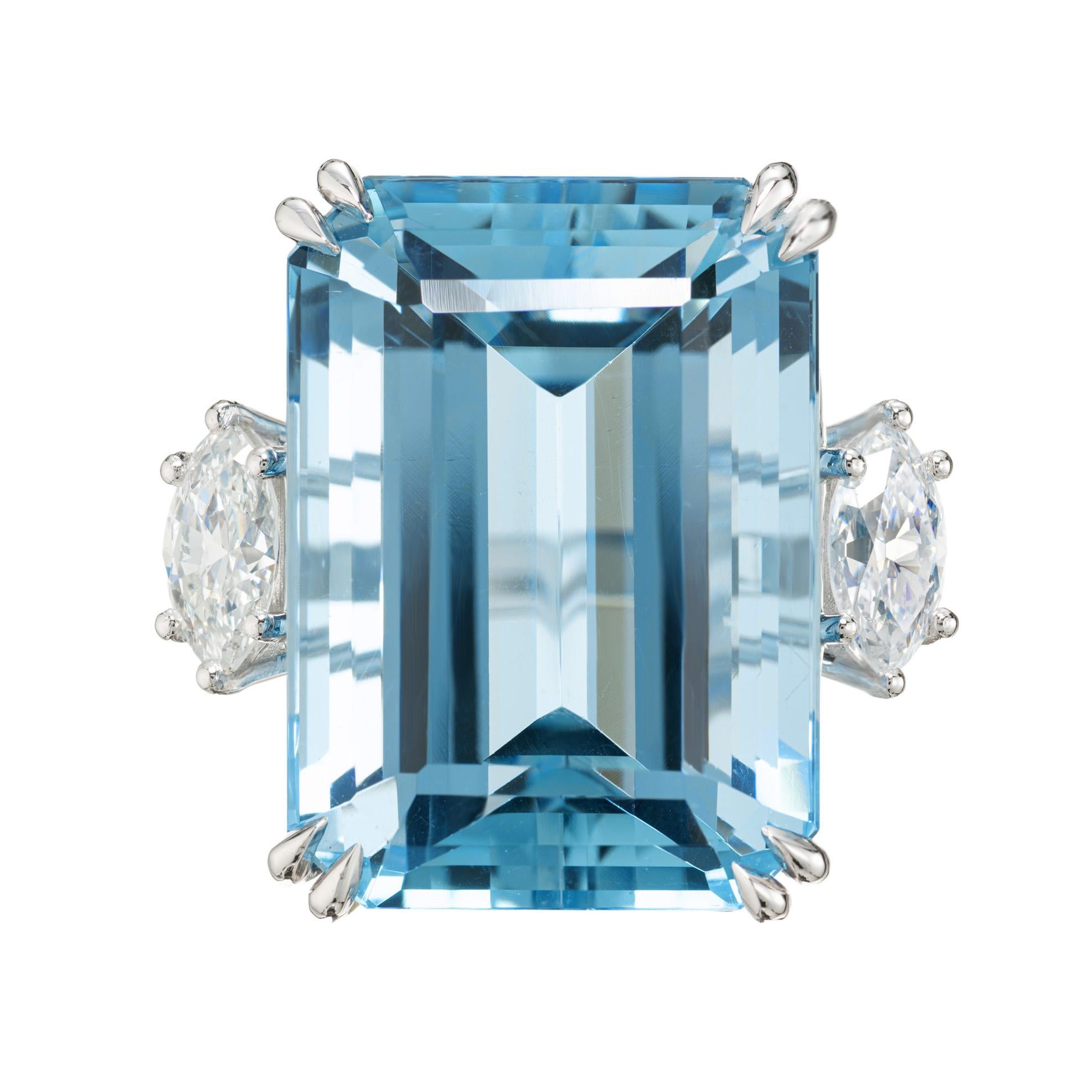 Schöne Santa Maria aqua 37,67 Karat und alle natürlichen mit einem GIA zertifiziert marquise Diamant auf jeder Seite. Handgefertigte Platin-Cocktailfassung  entworfen und hergestellt in der Werkstatt von Peter Suchy. Dieser atemberaubende,