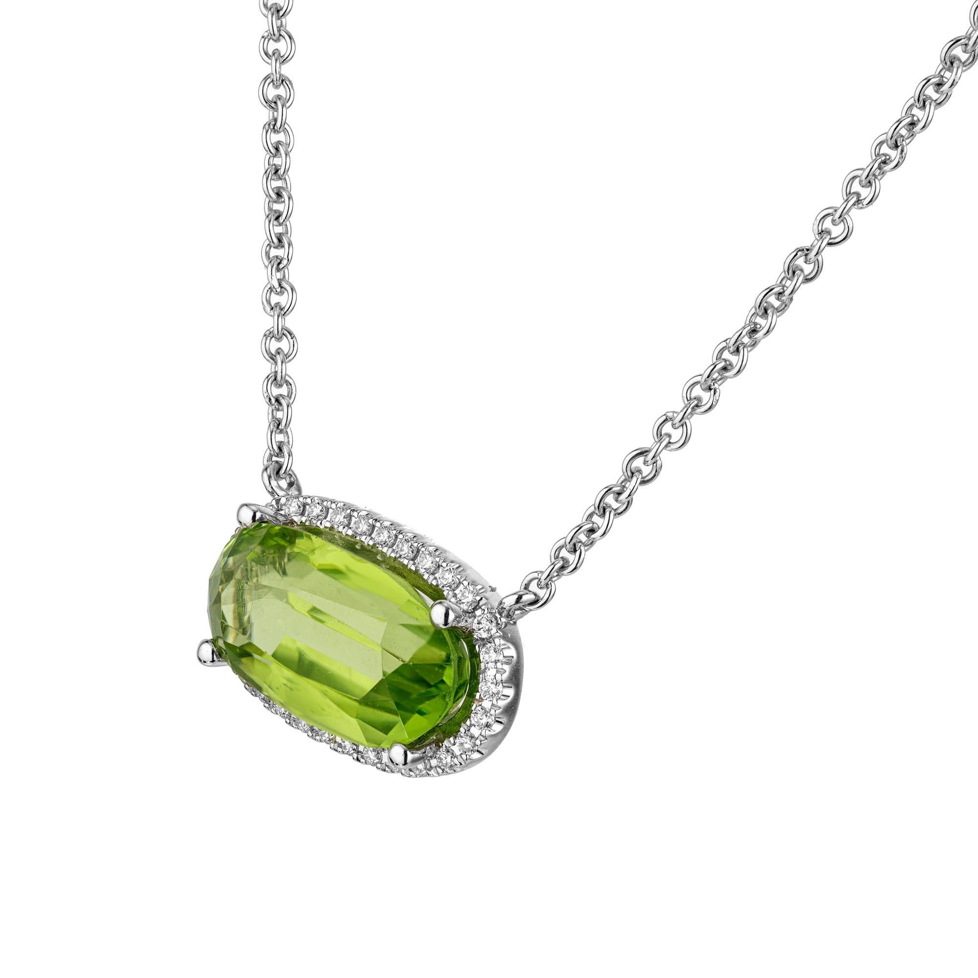 Taglio rotondo Peter Suchy - Collana con ciondolo ovale in oro bianco con peridoto e diamante aureolato da 3,78 carati in vendita