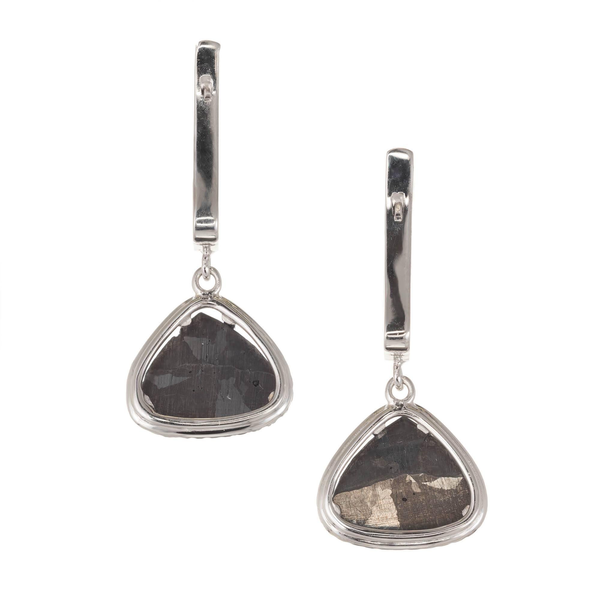 Peter Suchy 3.89 Carat Black Diamond Halo Gold Dangle Earrings In Good Condition For Sale In Stamford, CT