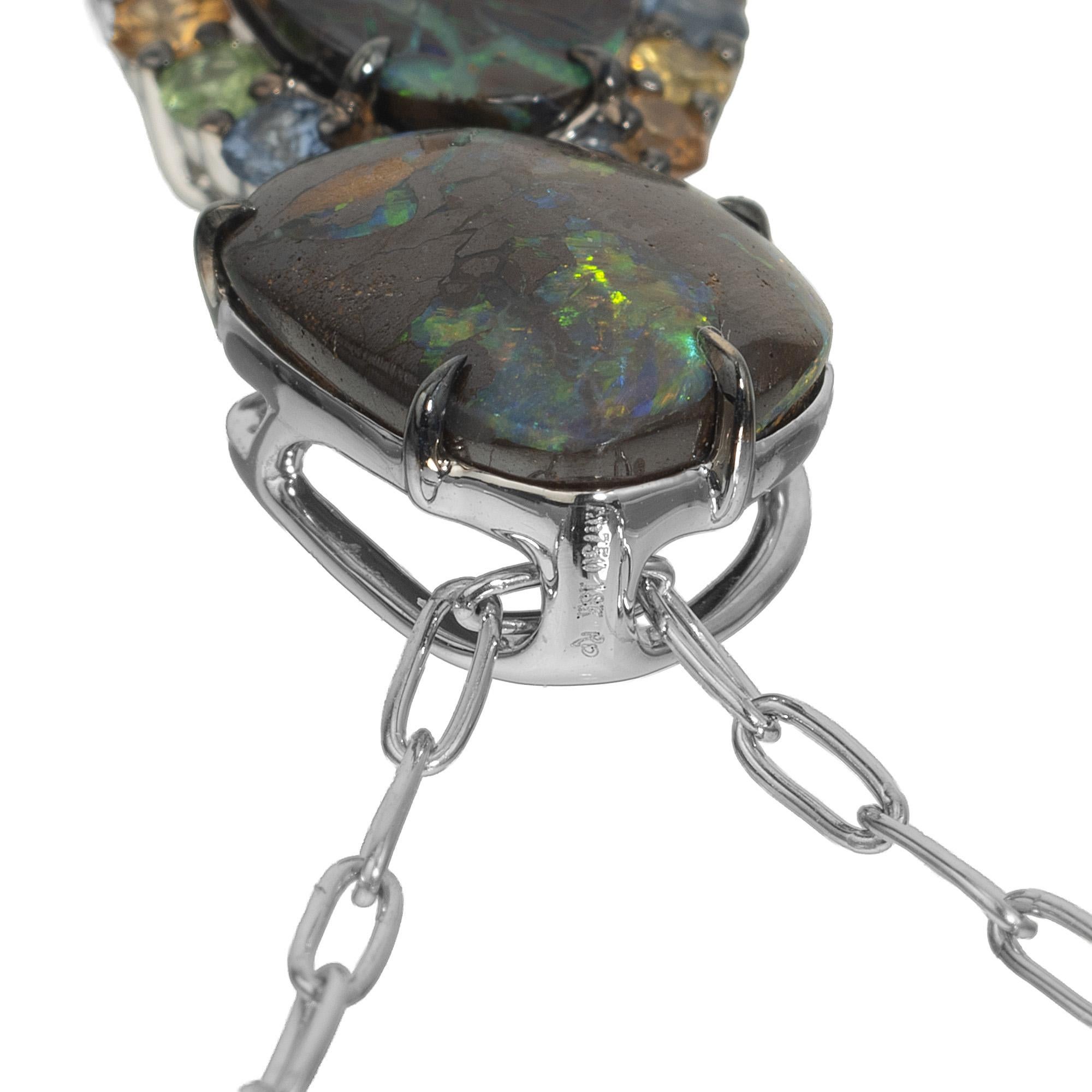 Peter Suchy - Collier pendentif en or blanc avec opale de 4,90 carats, grenat, saphir et saphir de Boulder Pour femmes en vente