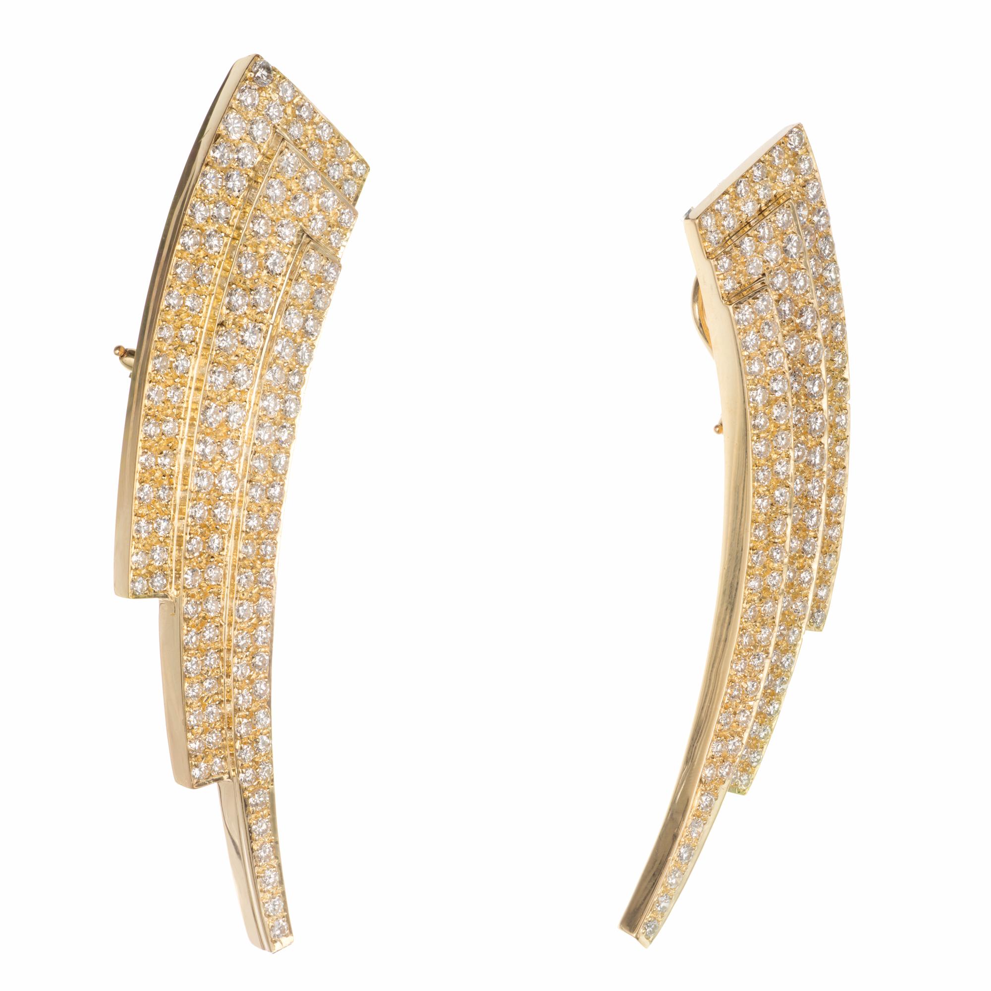 Peter Suchy bolt styled large pave diamond earrings. 5.35 carats of bright sparkly brilliant cut diamonds are pave set in 18k yellow gold clip post settings.

264 round brilliant cut G VS diamonds, Approximate 5.35cts 
18k yellow gold
Tested: