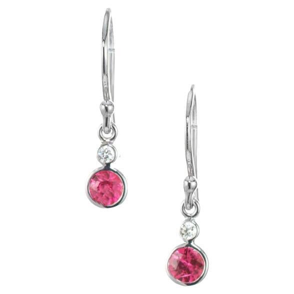 Peter Suchy - Boucles d'oreilles pendantes en or blanc avec diamants et rubis ronds de 0,55 carat 