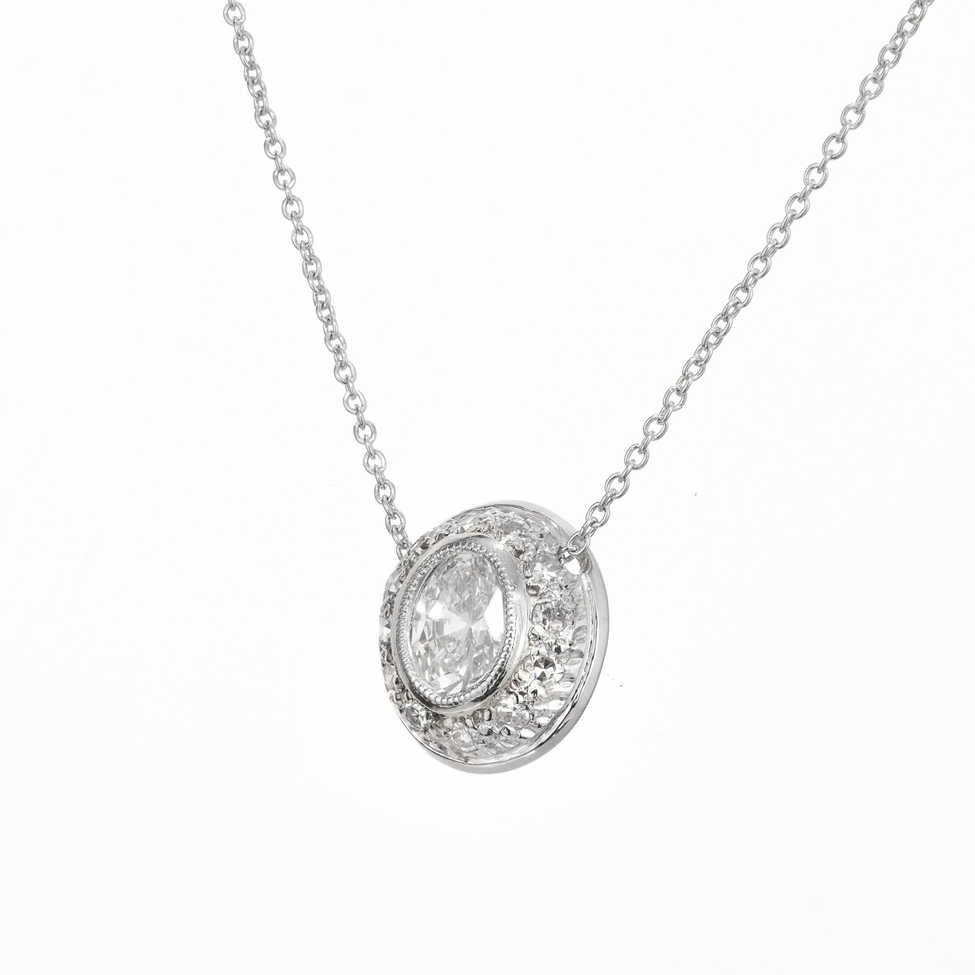 Taille ovale Peter Suchy Collier à pendentif Slide en platine avec diamant ovale de 0,58 carat et halo en vente