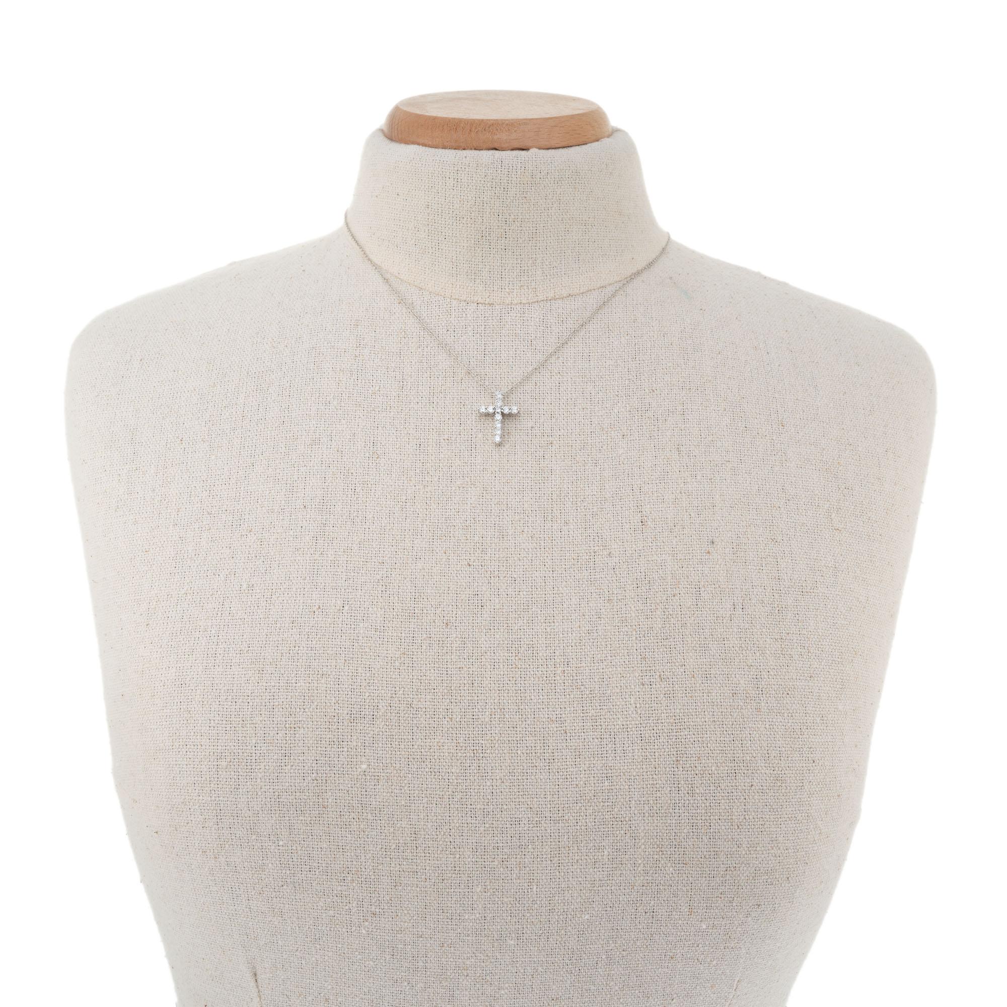 Peter Suchy - Collier croix en platine avec diamant de 0,63 carat Pour femmes en vente