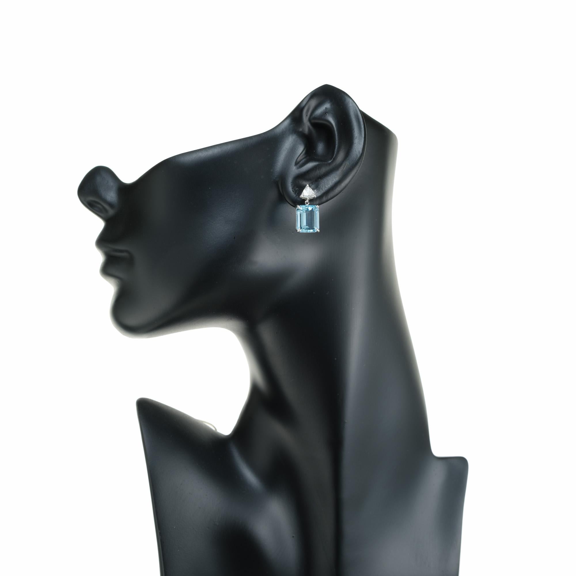 Donna Peter Suchy Orecchini pendenti in oro bianco con diamante Aqua da 7.06 carati in vendita