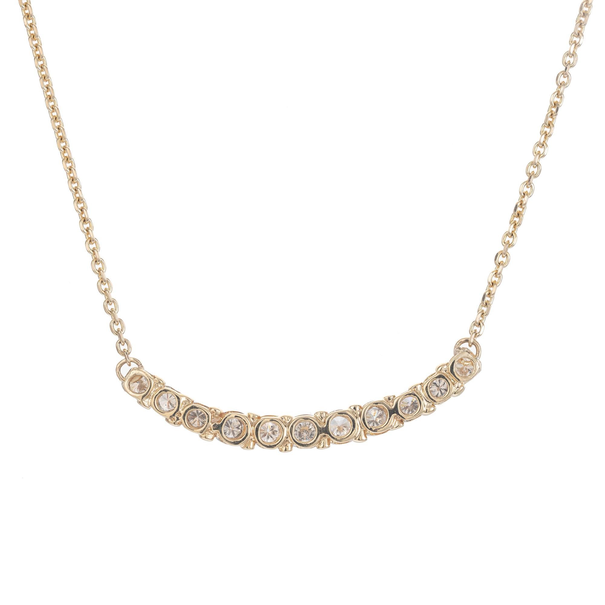 Taglio rotondo Collana con ciondolo a mezzaluna in oro 14k di Peter Suchy da 0,72 carati in vendita