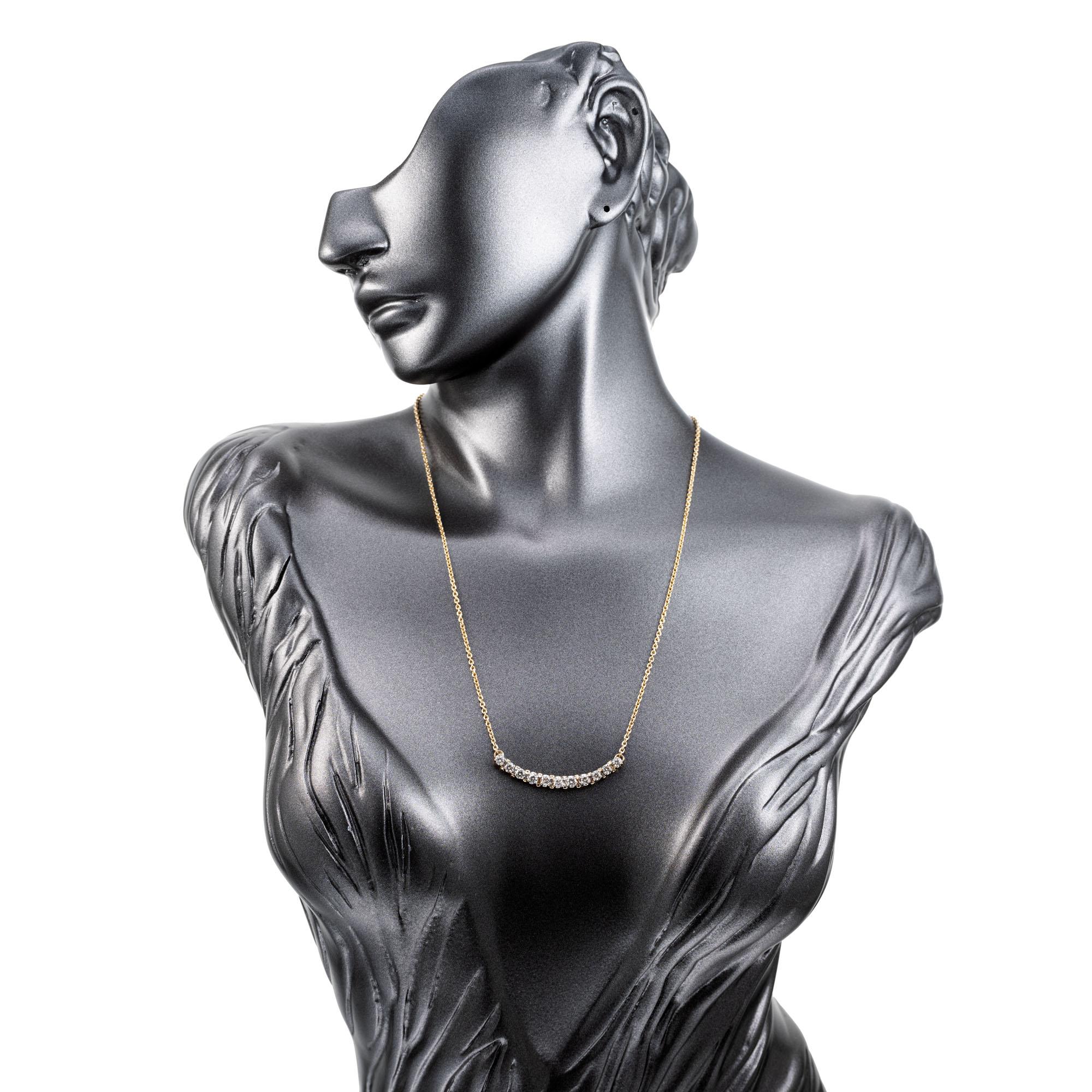 Donna Collana con ciondolo a mezzaluna in oro 14k di Peter Suchy da 0,72 carati in vendita