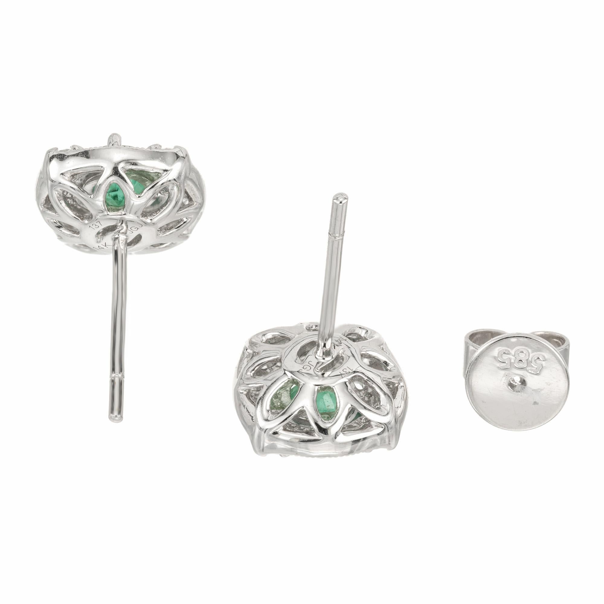 Peter Suchy Boucles d'oreilles Halo en or blanc avec émeraude ronde de 0,73 carat et diamant Neuf - En vente à Stamford, CT