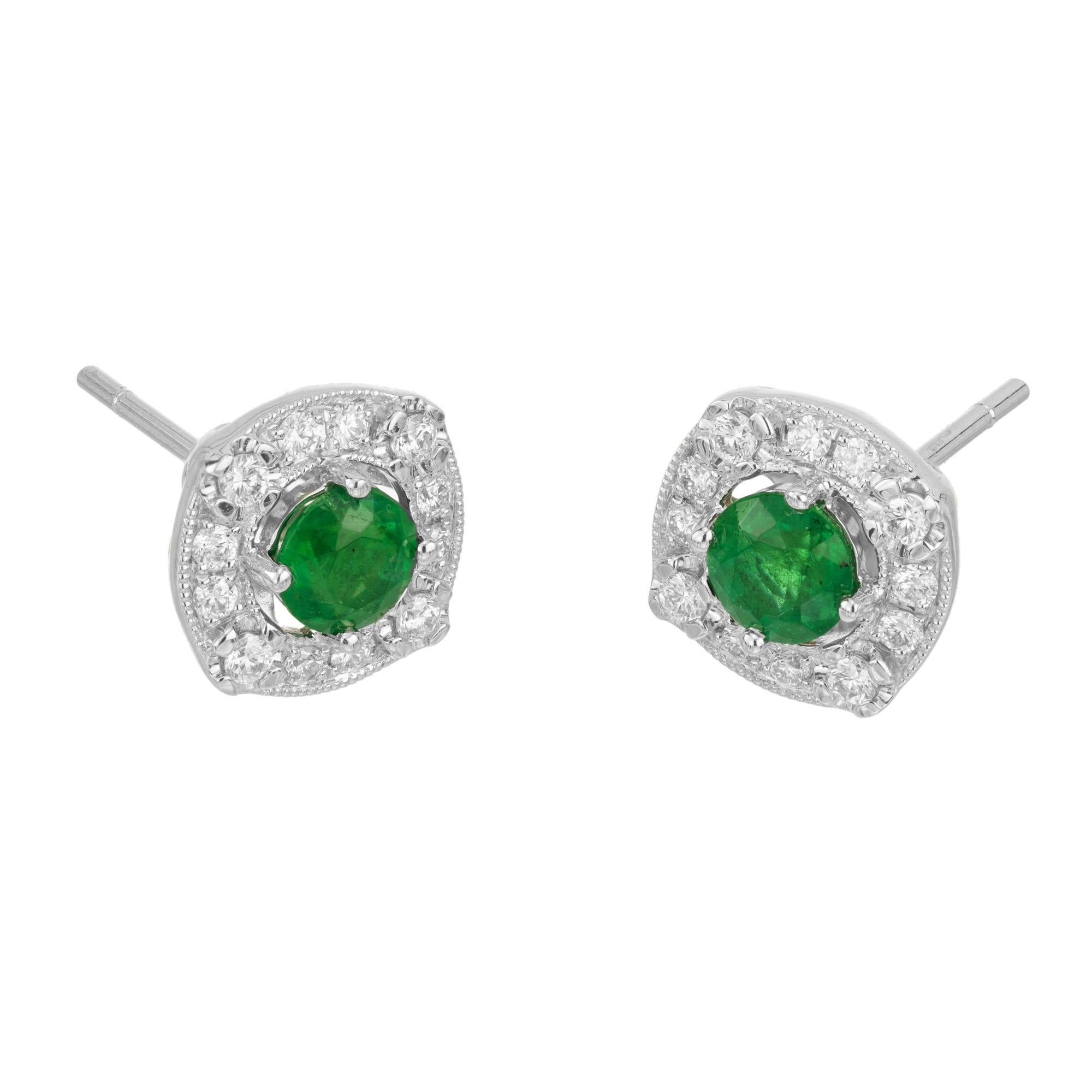 Peter Suchy Boucles d'oreilles Halo en or blanc avec émeraude ronde de 0,73 carat et diamant Pour femmes en vente