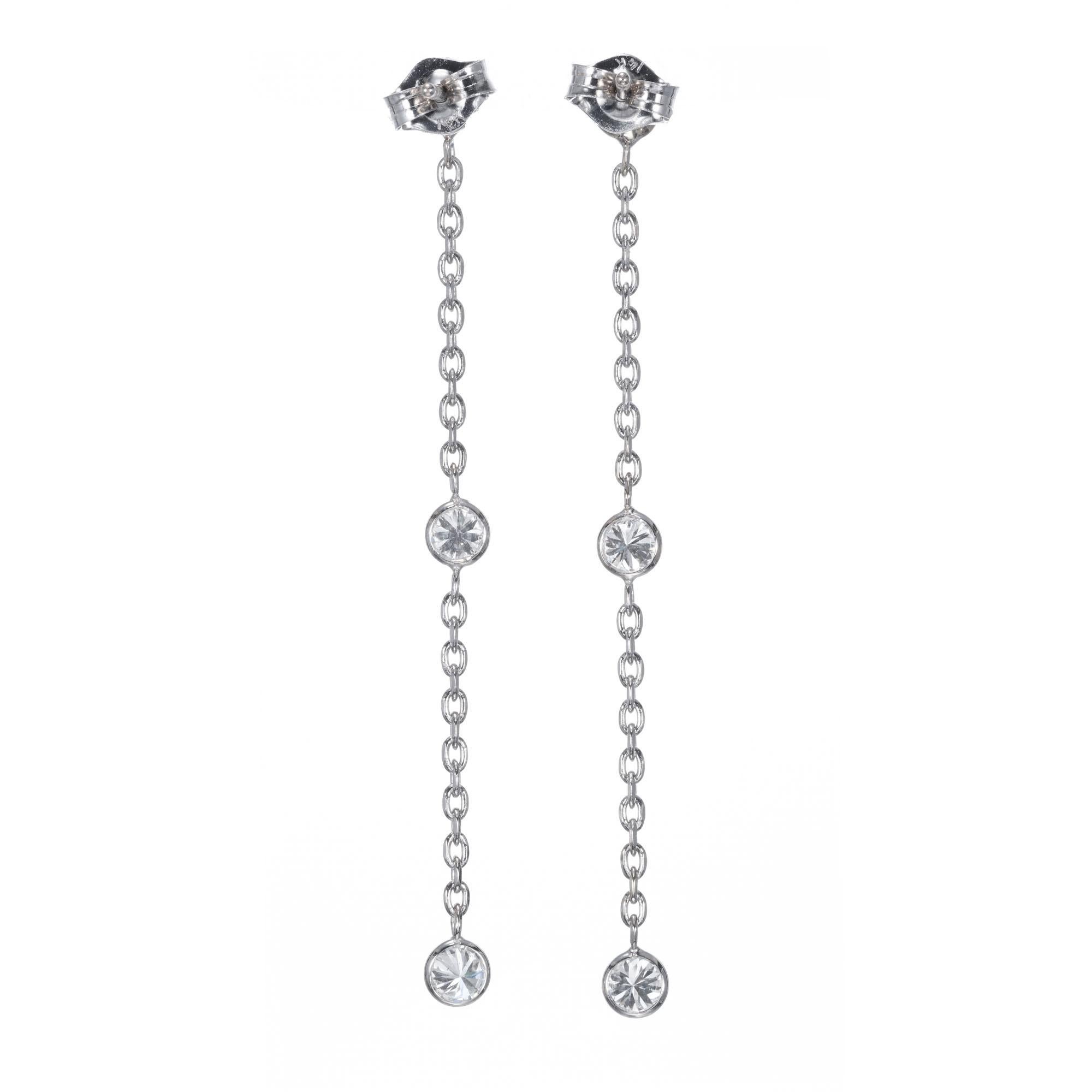 Taille ronde Pendants d'oreilles Peter Suchy en or sertis d'un diamant de 0,75 carat et d'une lunette en vente