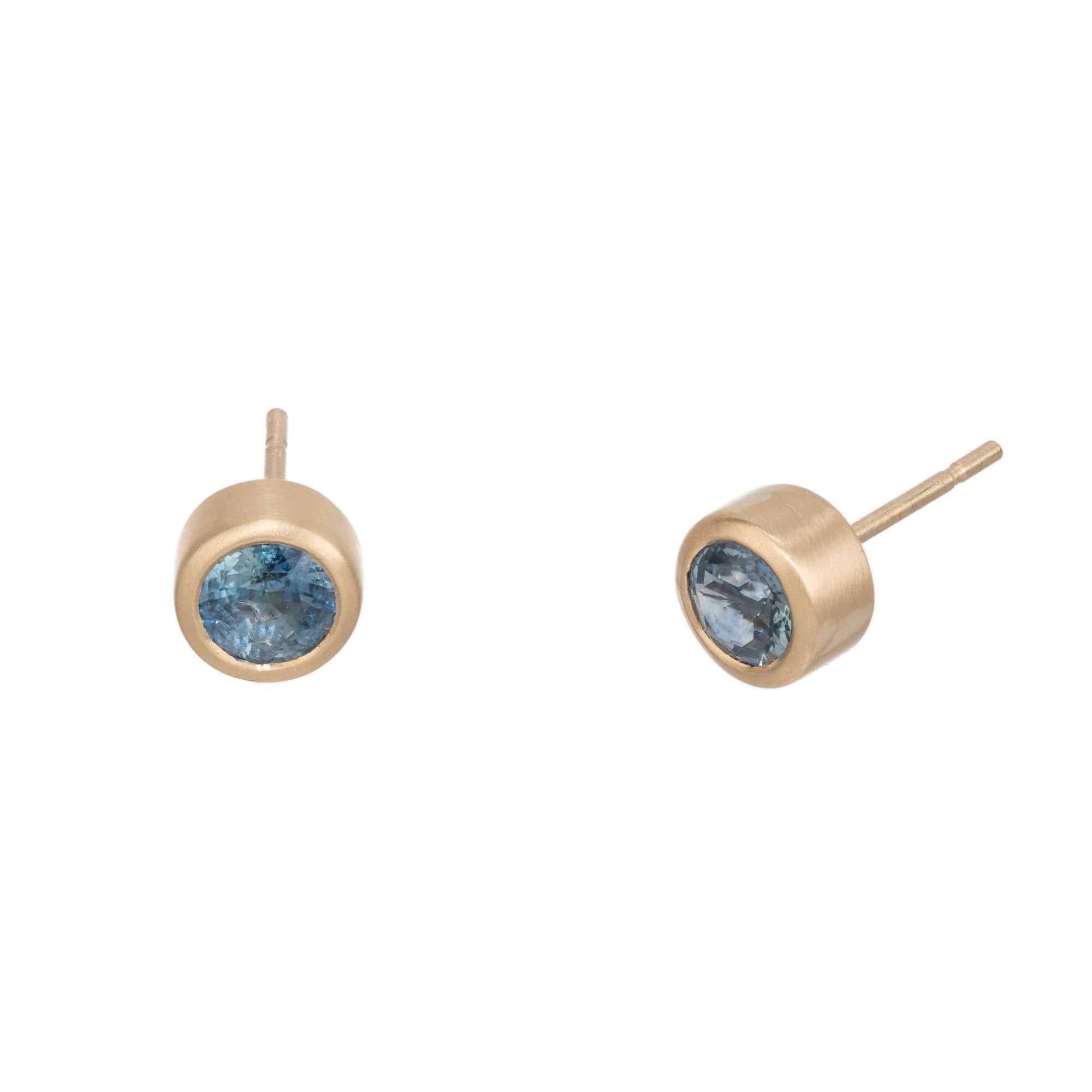 Round Cut Peter Suchy .98 Carat Round Sapphire Yellow Gold Stud Earrings  For Sale