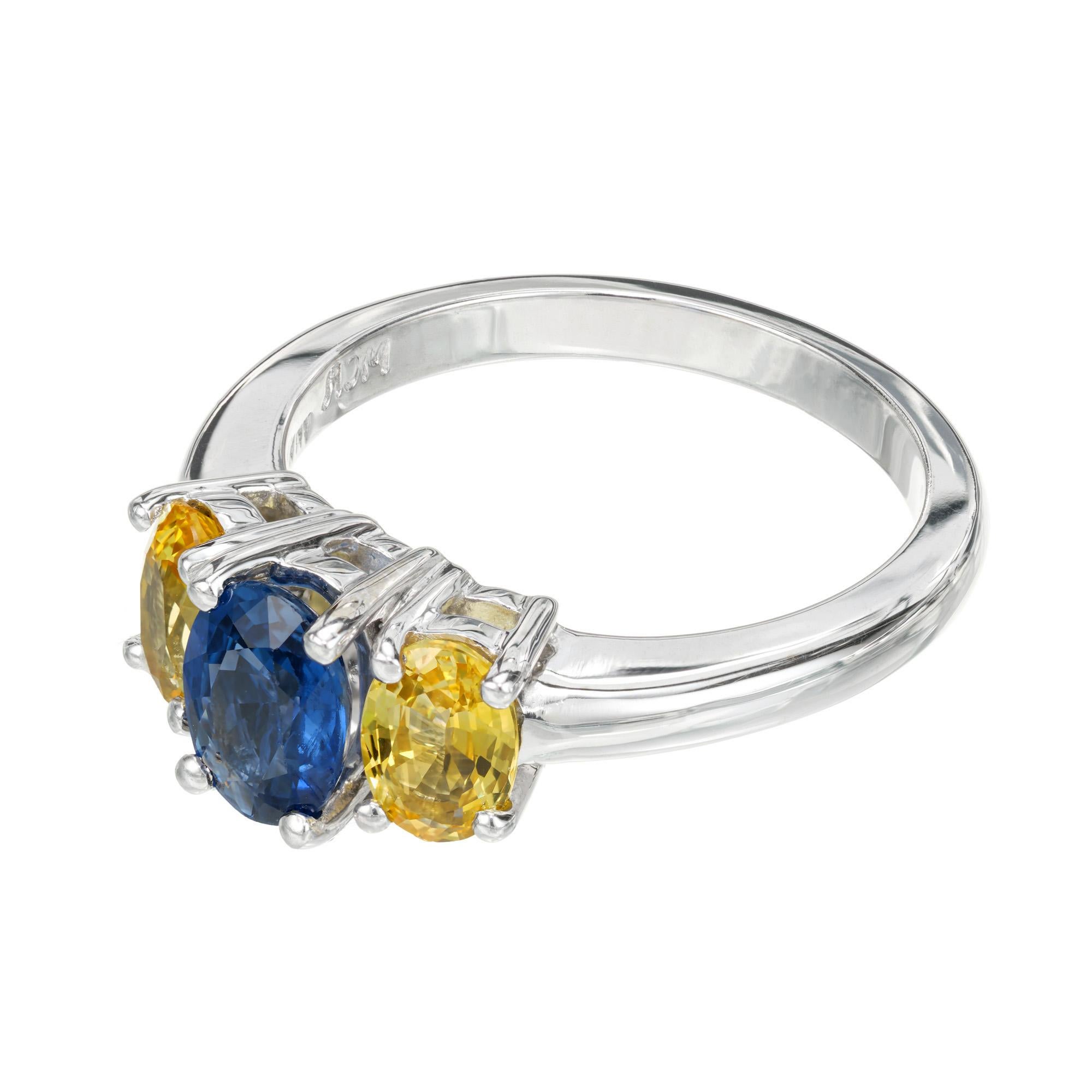 Verlobungsring mit drei Steinen, blauer ovaler gelber Saphir in Gold von Peter Suchy (Ovalschliff) im Angebot