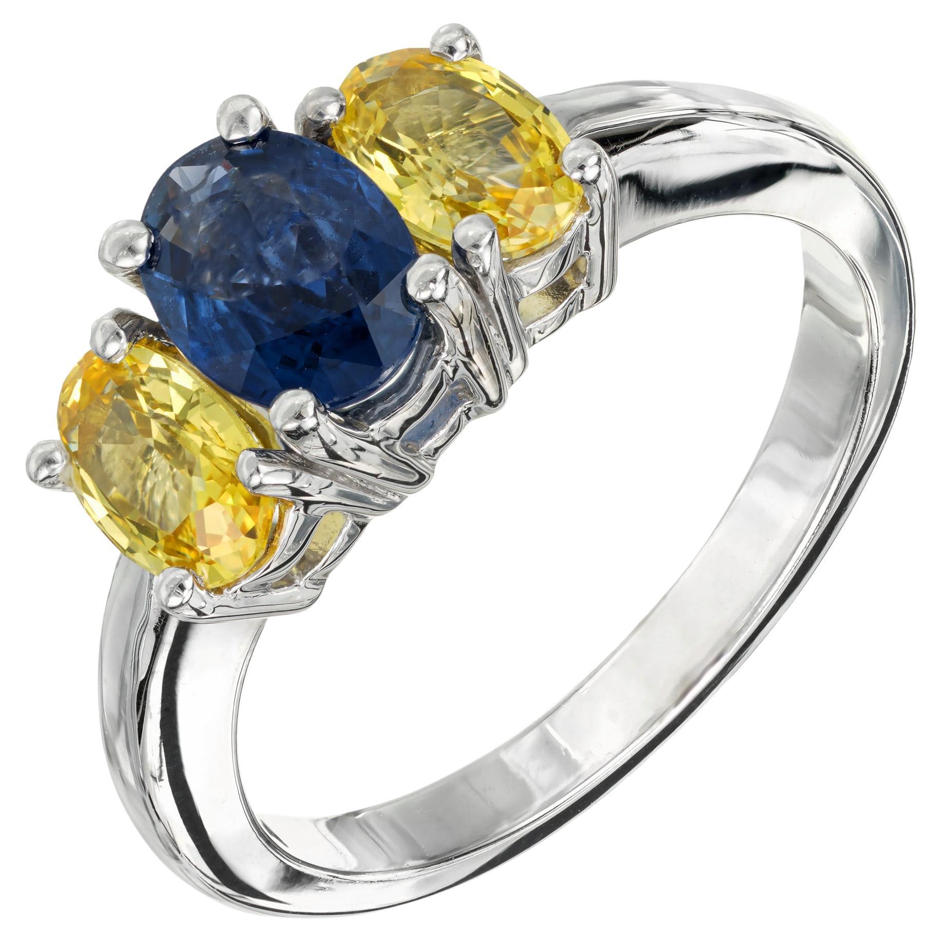 Verlobungsring mit drei Steinen, blauer ovaler gelber Saphir in Gold von Peter Suchy im Angebot
