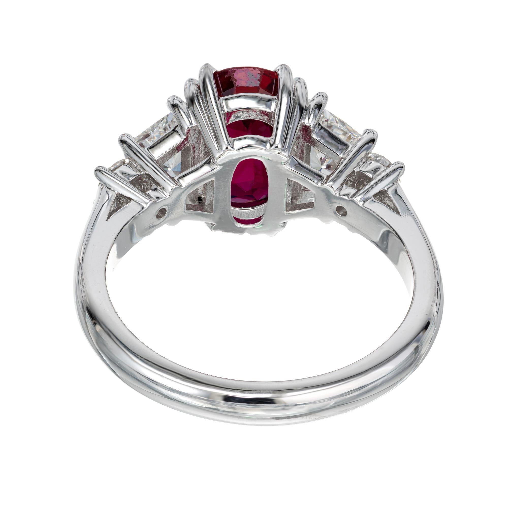 Bague de fiançailles Peter Suchy en platine avec rubis rouge ovale de 2,96 carats et diamants Pour femmes en vente