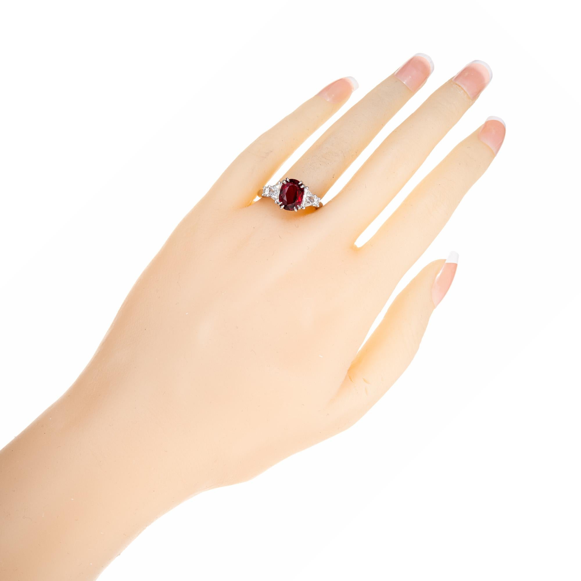 Bague de fiançailles Peter Suchy en platine avec rubis rouge ovale de 2,96 carats et diamants en vente 2