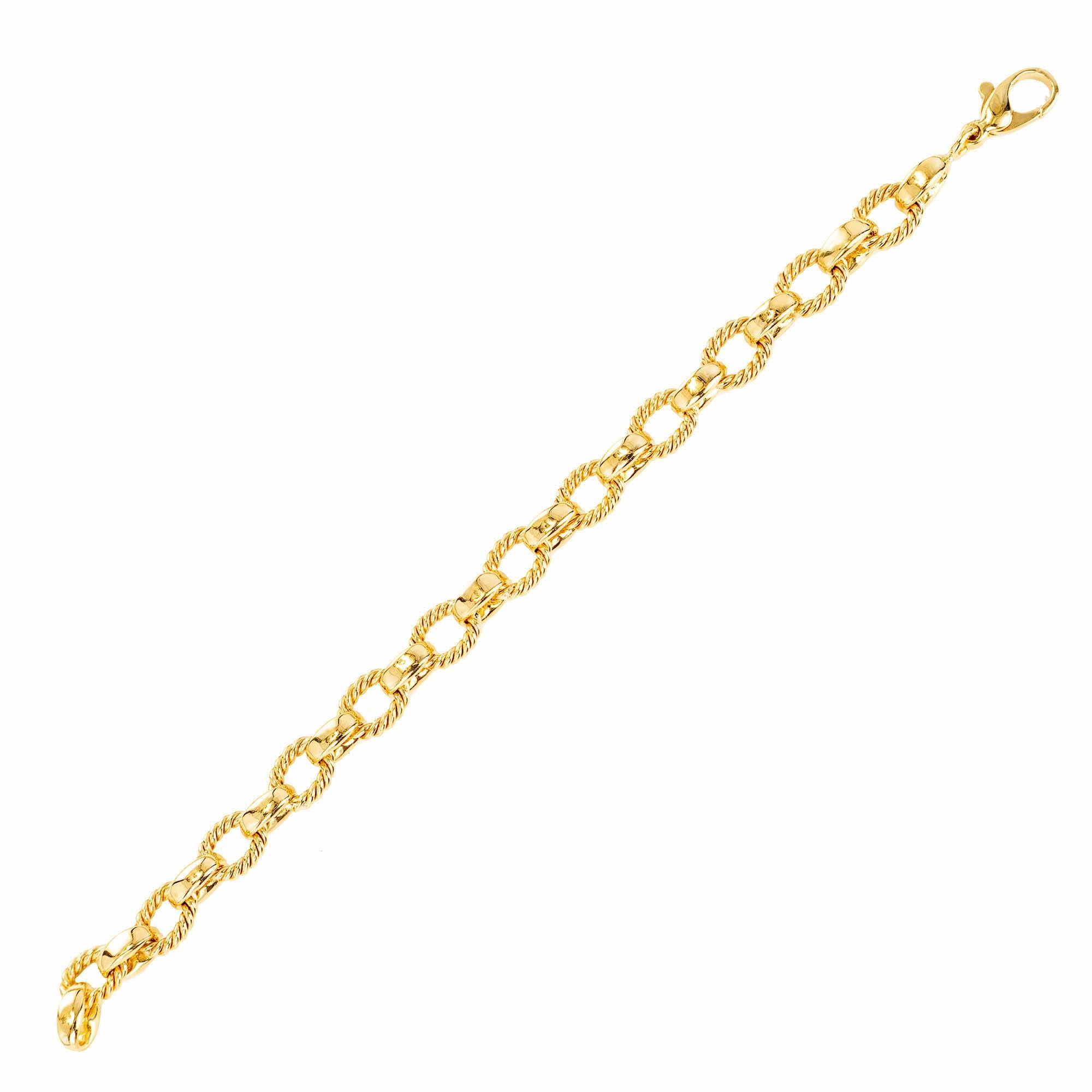 Fancy link chain bracelet in 18k yellow gold corrugated oval design links fastened by smaller high polish links with a lobster catch.  see our matching necklace and earrings.

18k Yellow Gold 
Stamped: 18k
31.7 grams
Bracelet/ Chain: 7 ¼