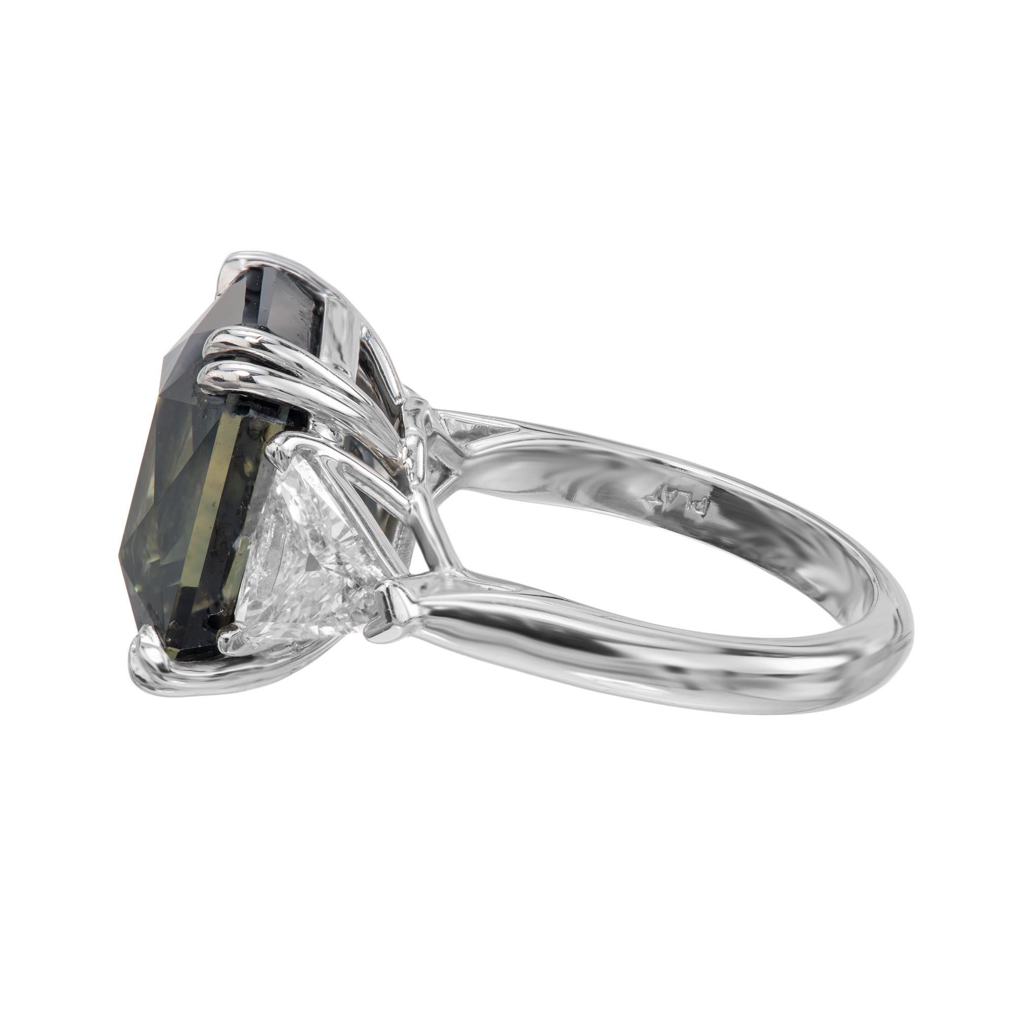 Peter Suchy GIA 15.30 quilates Zafiro verde Diamante Anillo de compromiso en platino en venta 1