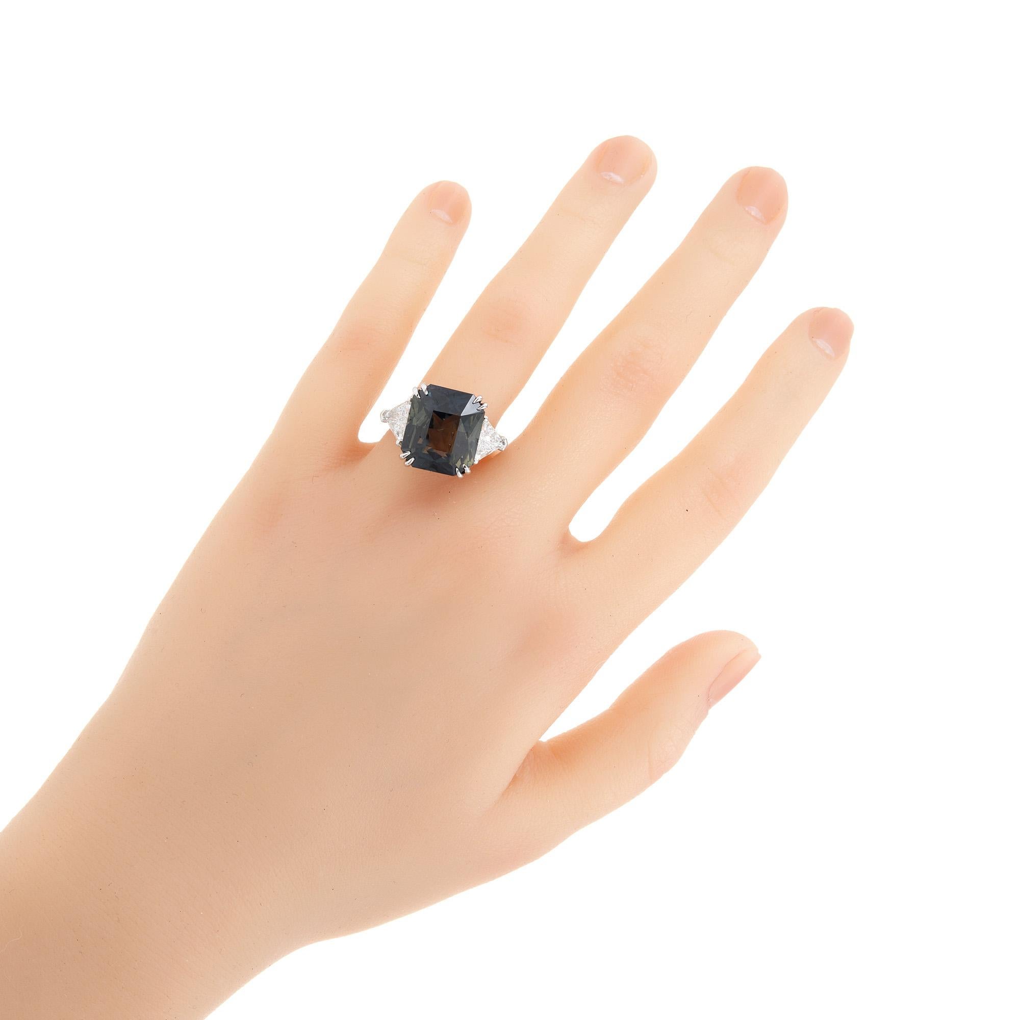 Peter Suchy GIA 15.30 quilates Zafiro verde Diamante Anillo de compromiso en platino en venta 4