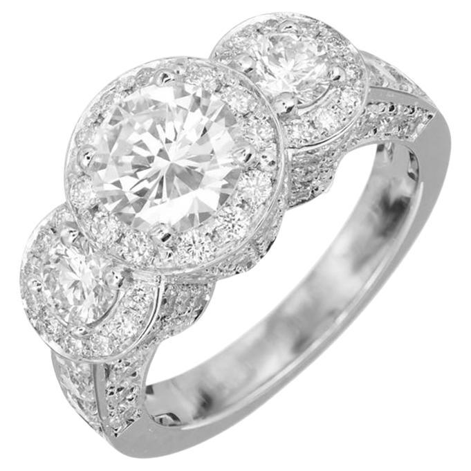 Peter Suchy Bague de fiançailles à trois pierres en platine avec halo de diamants de 1,96 carat en vente