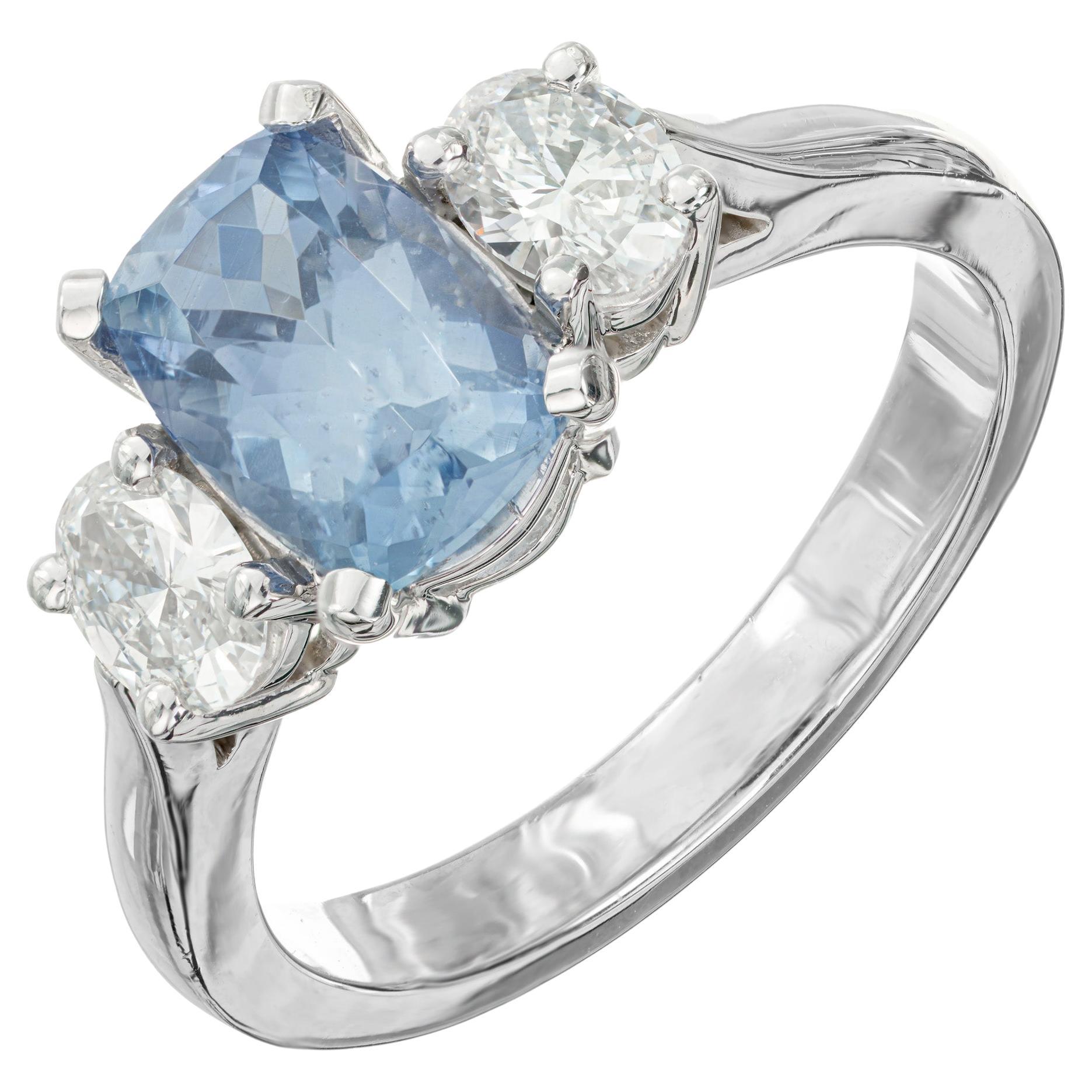Peter Suchy, bague de fiançailles à trois pierres en platine avec saphir de 2.23 carats certifié GIA et diamants en vente